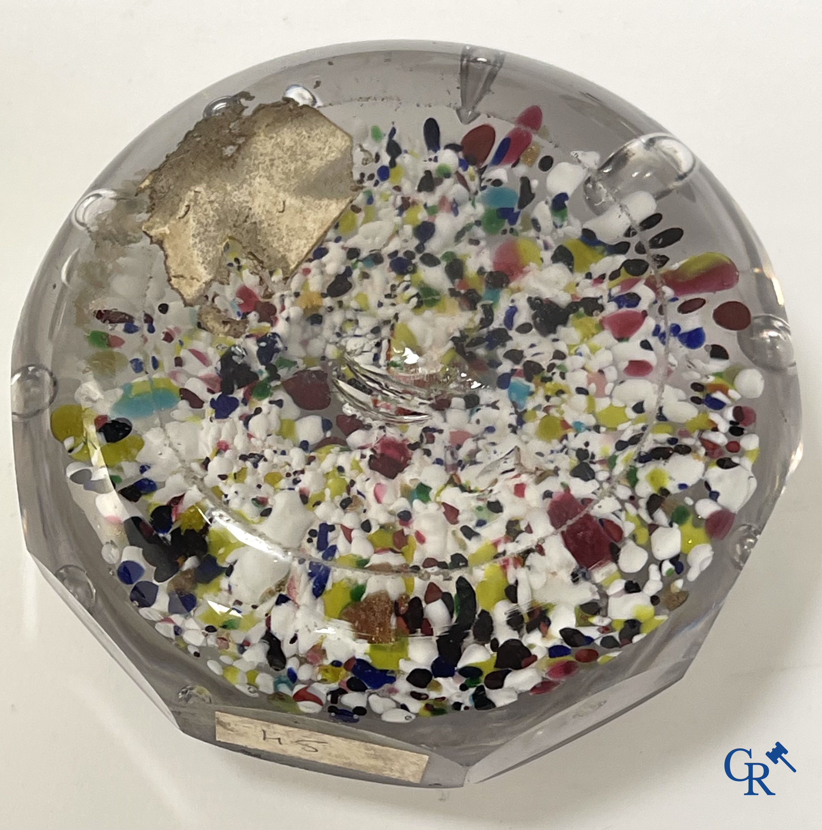 Several press papers and sulfure objects including a rare boule press paper depicting Henri II.