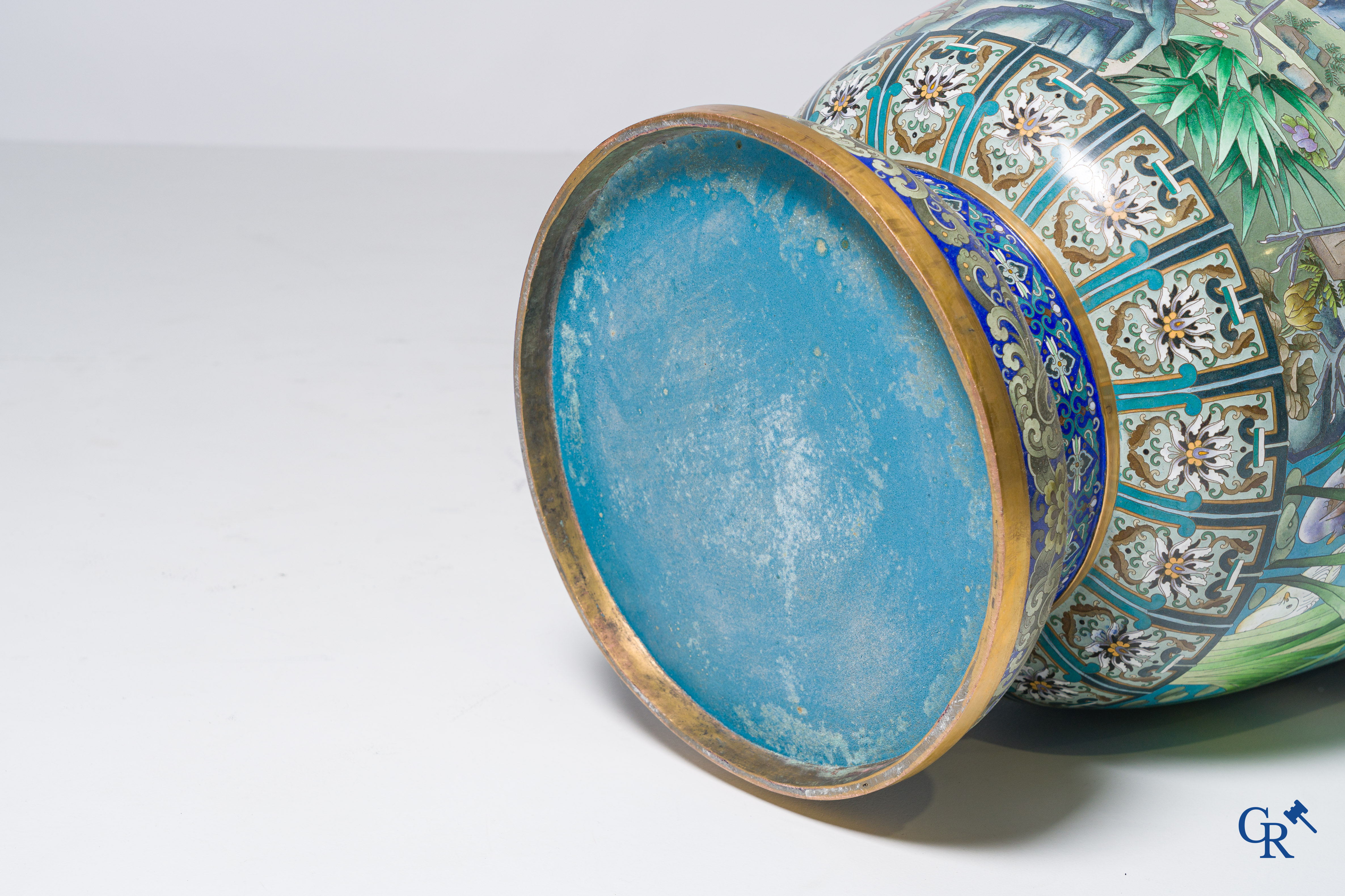 Asian Art, a massive cloisonné vase with cranes. 20th century.