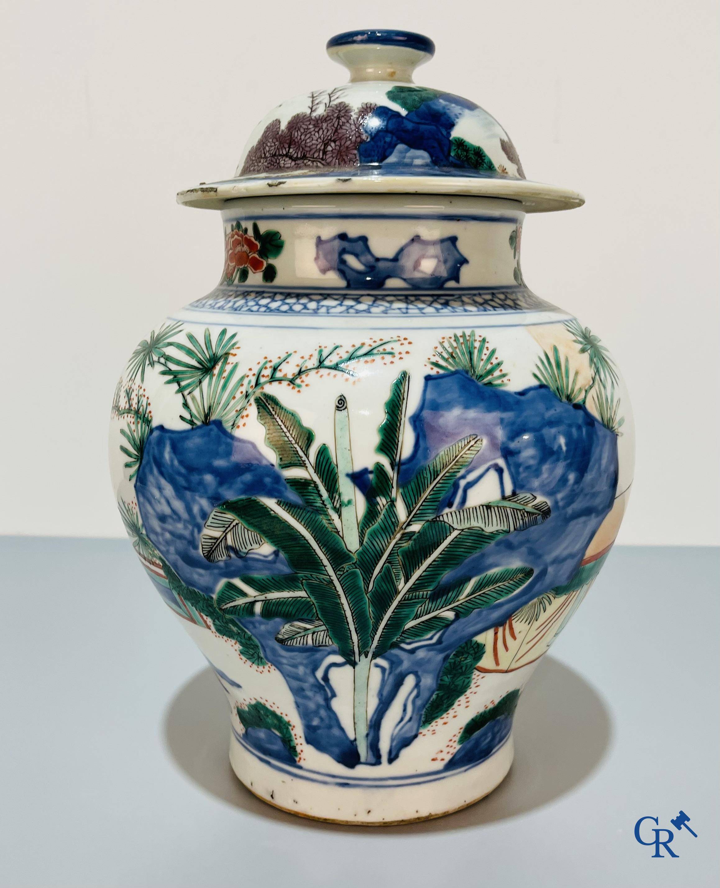 Asian Art, Chinese porcelain, a Chinese Wucai lidded vase with characters.
