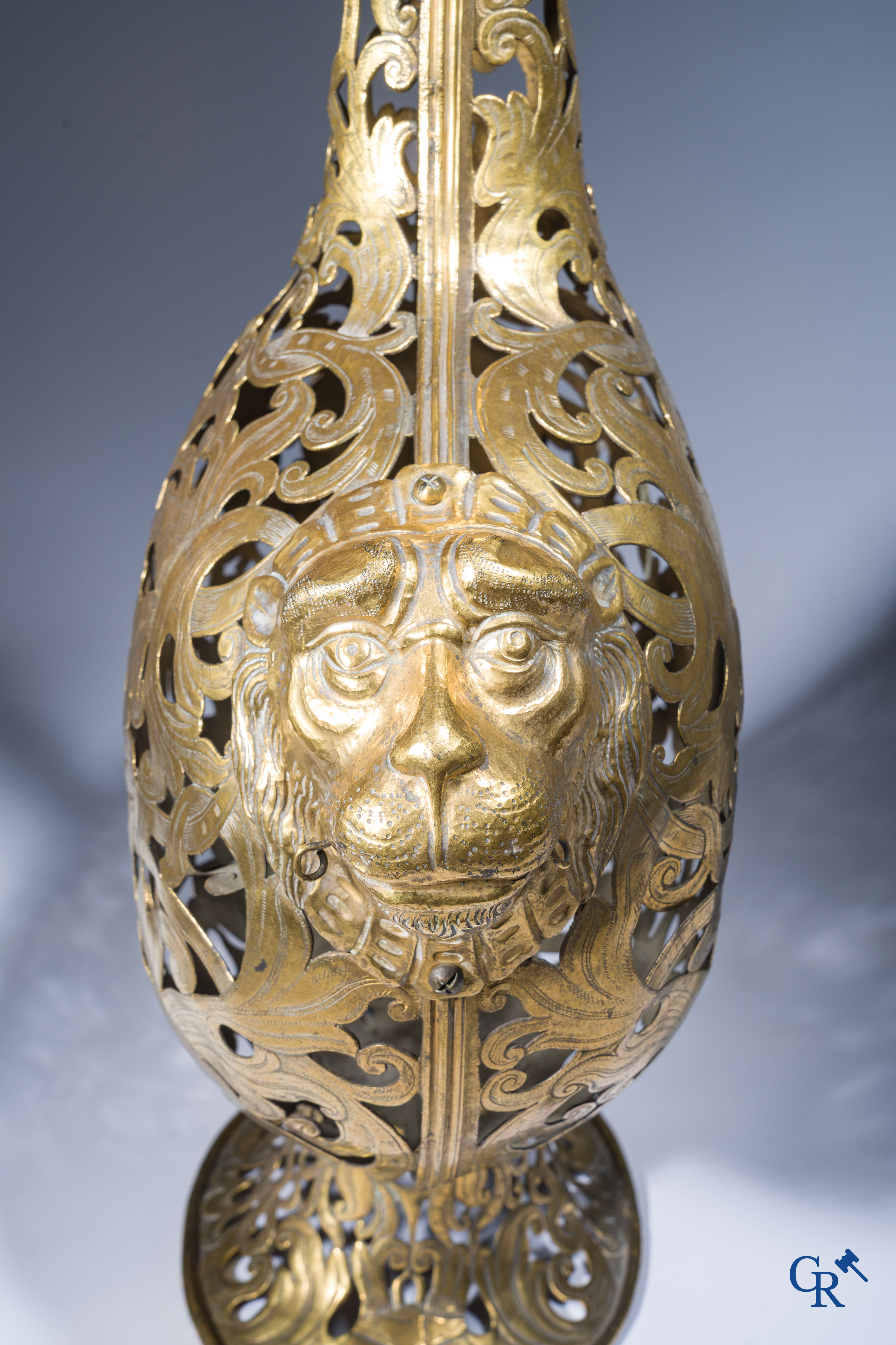 A Venetian pilgrim flask "Gourde de pelerin" in engraved and gilded copper. Late XVIth - Early XVIIth century.