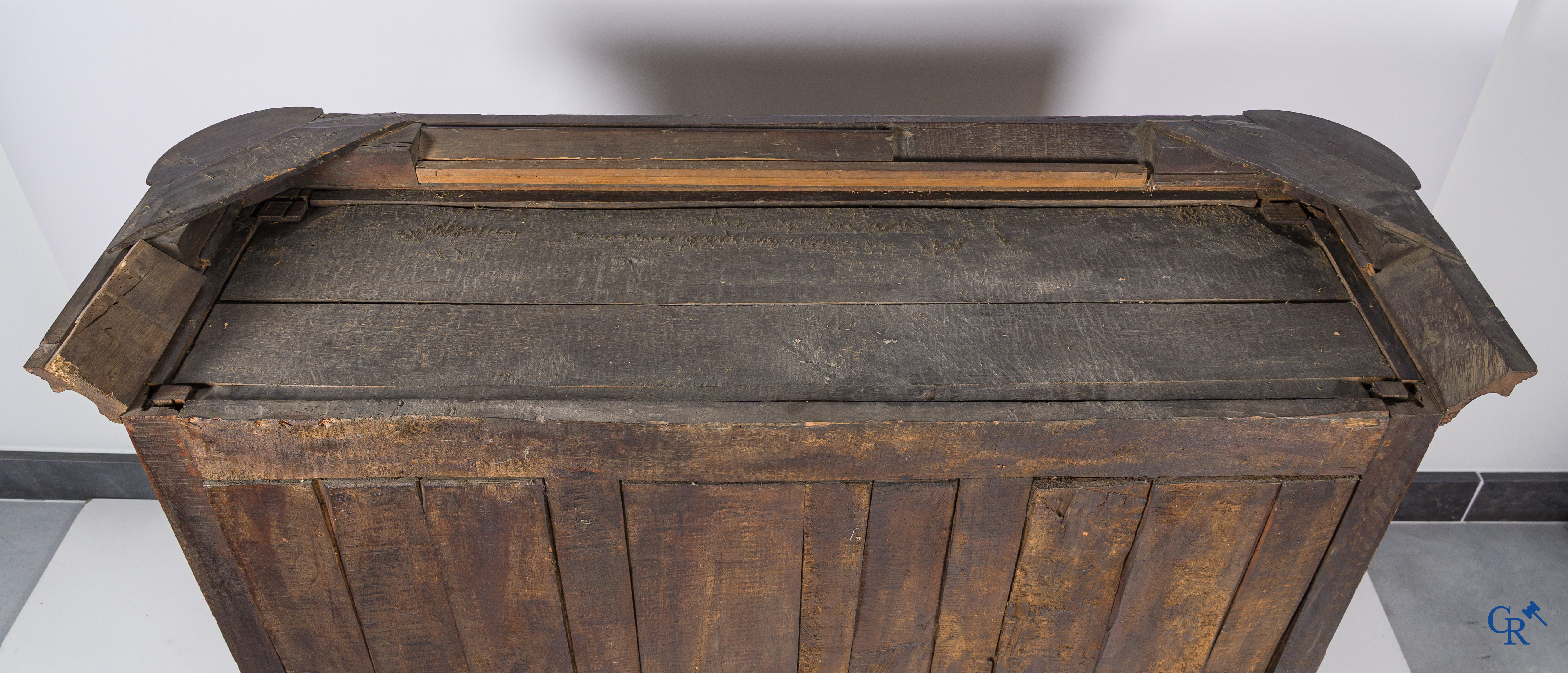 Oak deux-corps furniture with beautiful patina. 18th century.