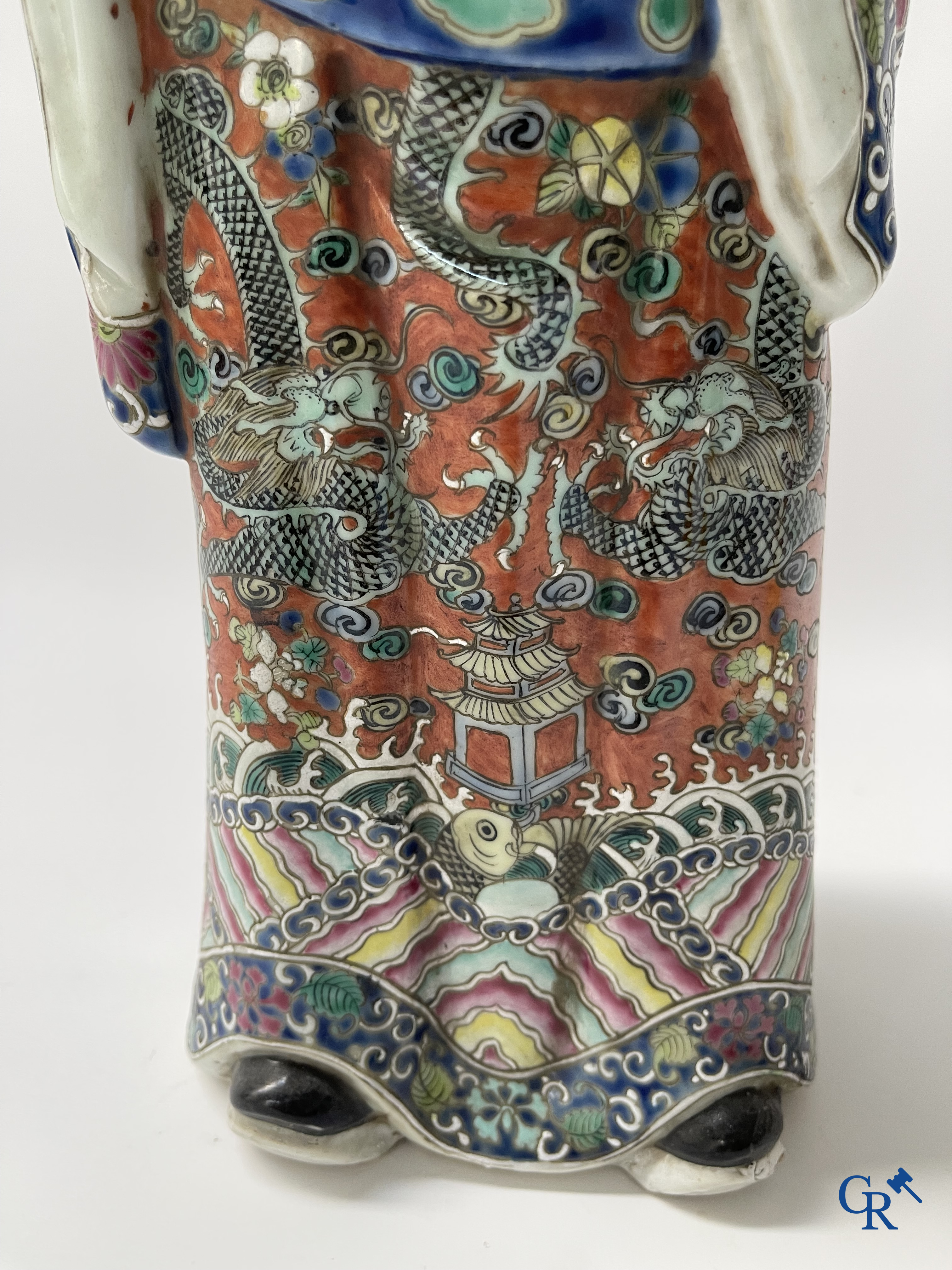 Art Asiatique, porcelaine chinoise. 3 figures d'immortels en porcelaine famille rose. 19ème siècle.