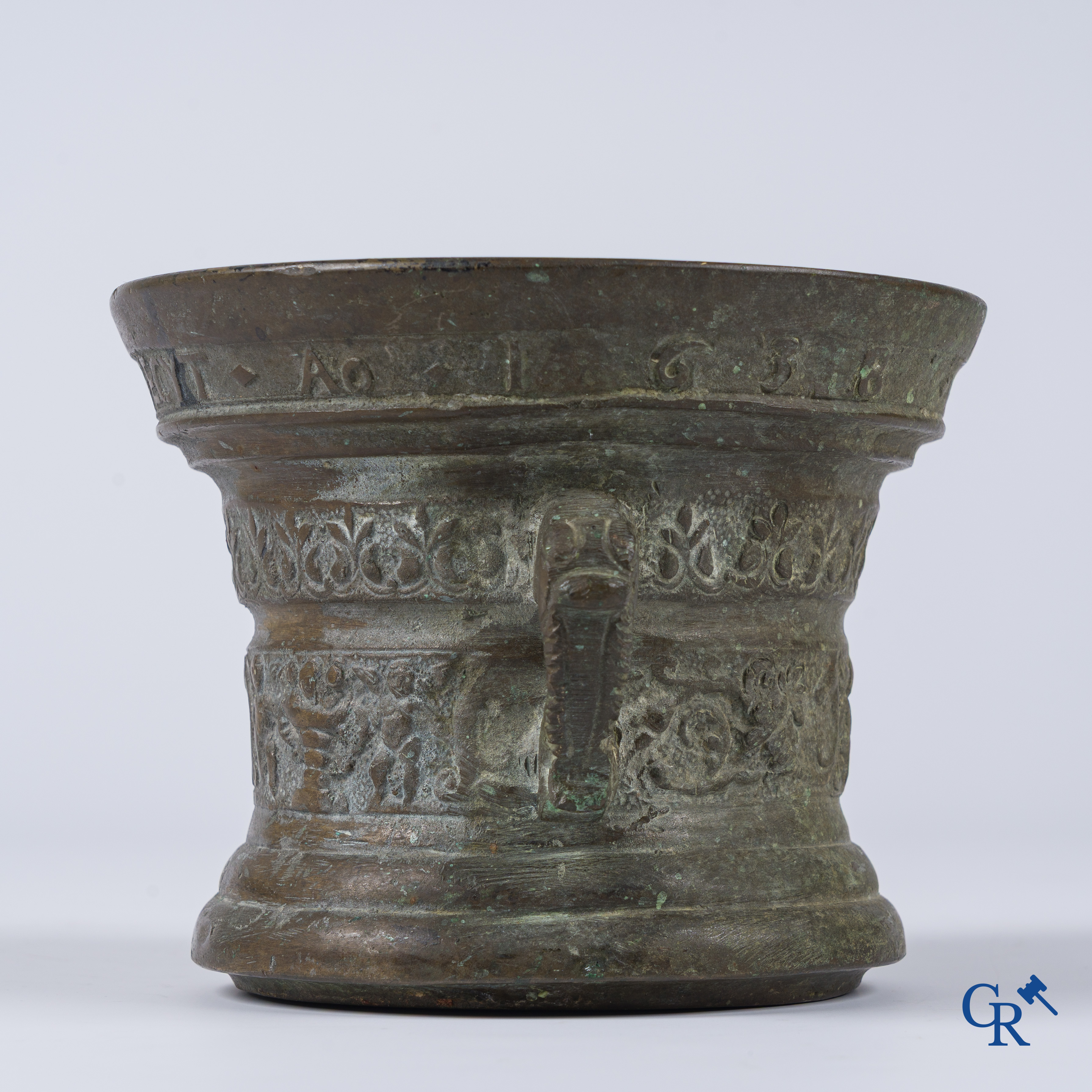 Een bronzen vijzel met opschrift Henryck-ter-Horst-ME-Fecyt-Ao 1638. 17e eeuw.