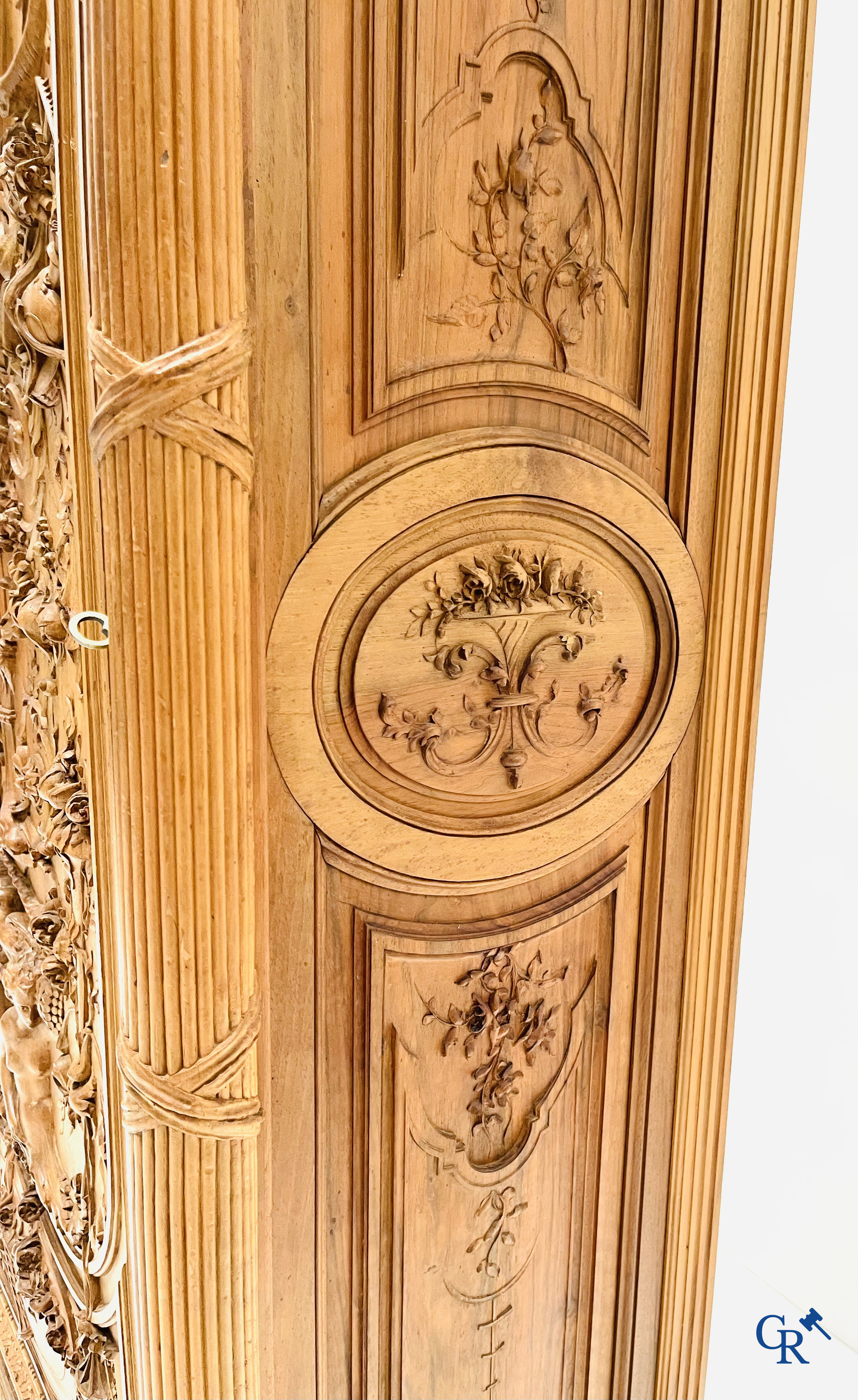 Cazanave Frères à Carcassonne. A rich and finely carved piece of furniture in LXVI style.