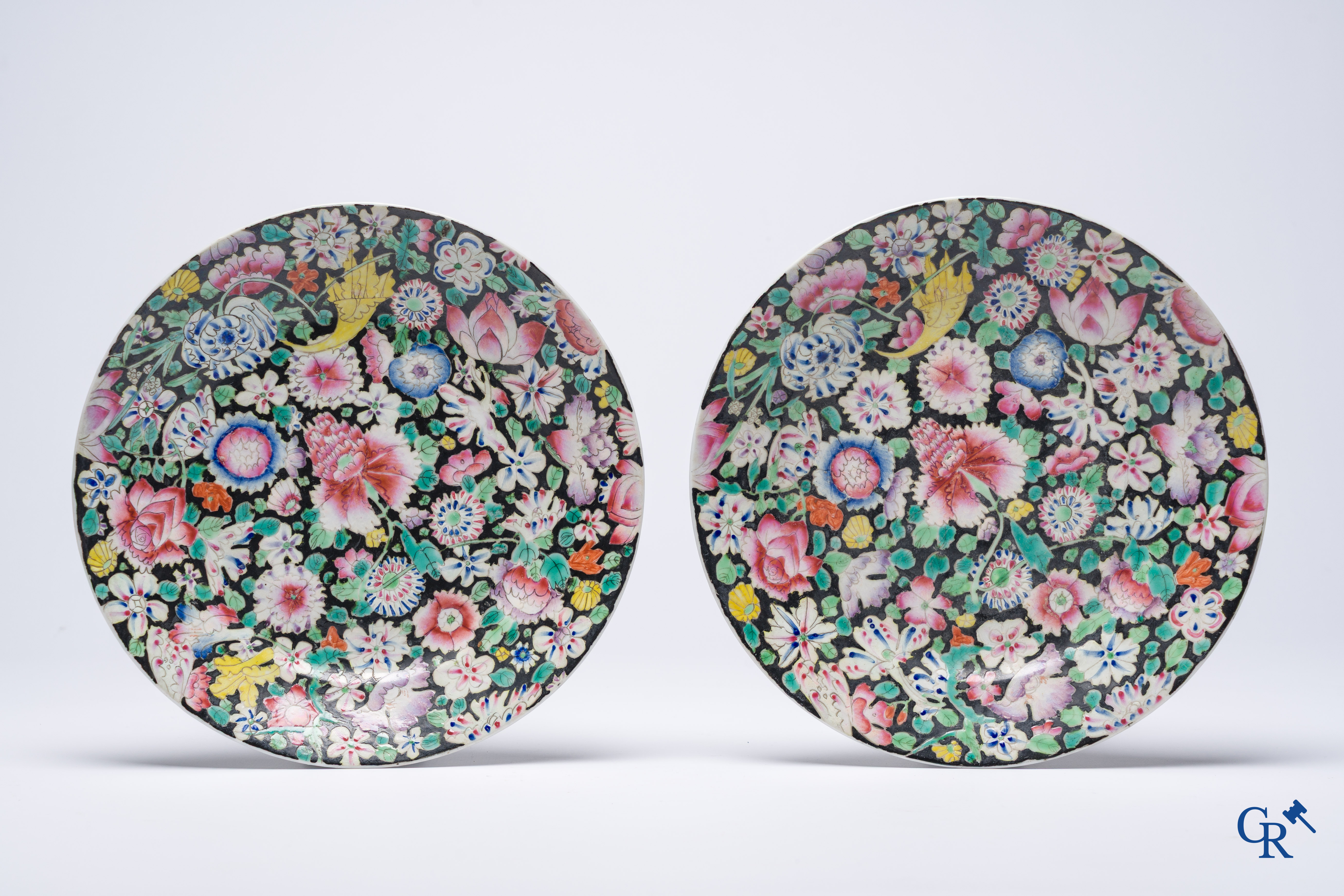 Asian Art, Chinese porcelain. Pair of plates in Chinese porcelain with "Mille Fleurs" decor. Guangxu period, marked.