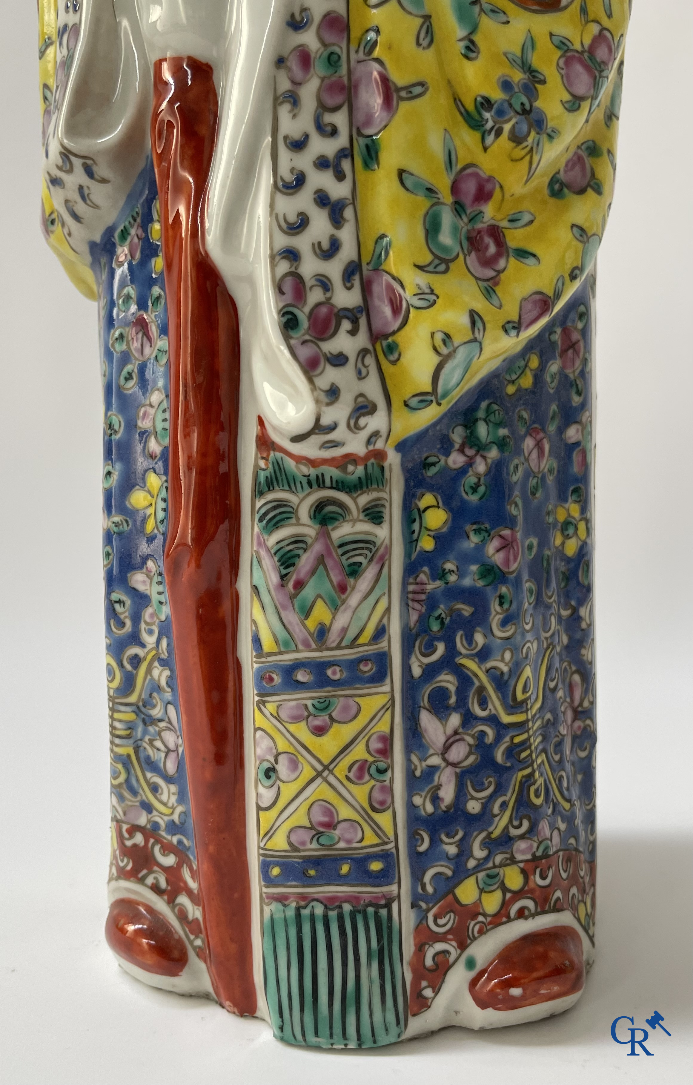 Art Asiatique, porcelaine chinoise. 3 figures d'immortels en porcelaine famille rose. 19ème siècle.