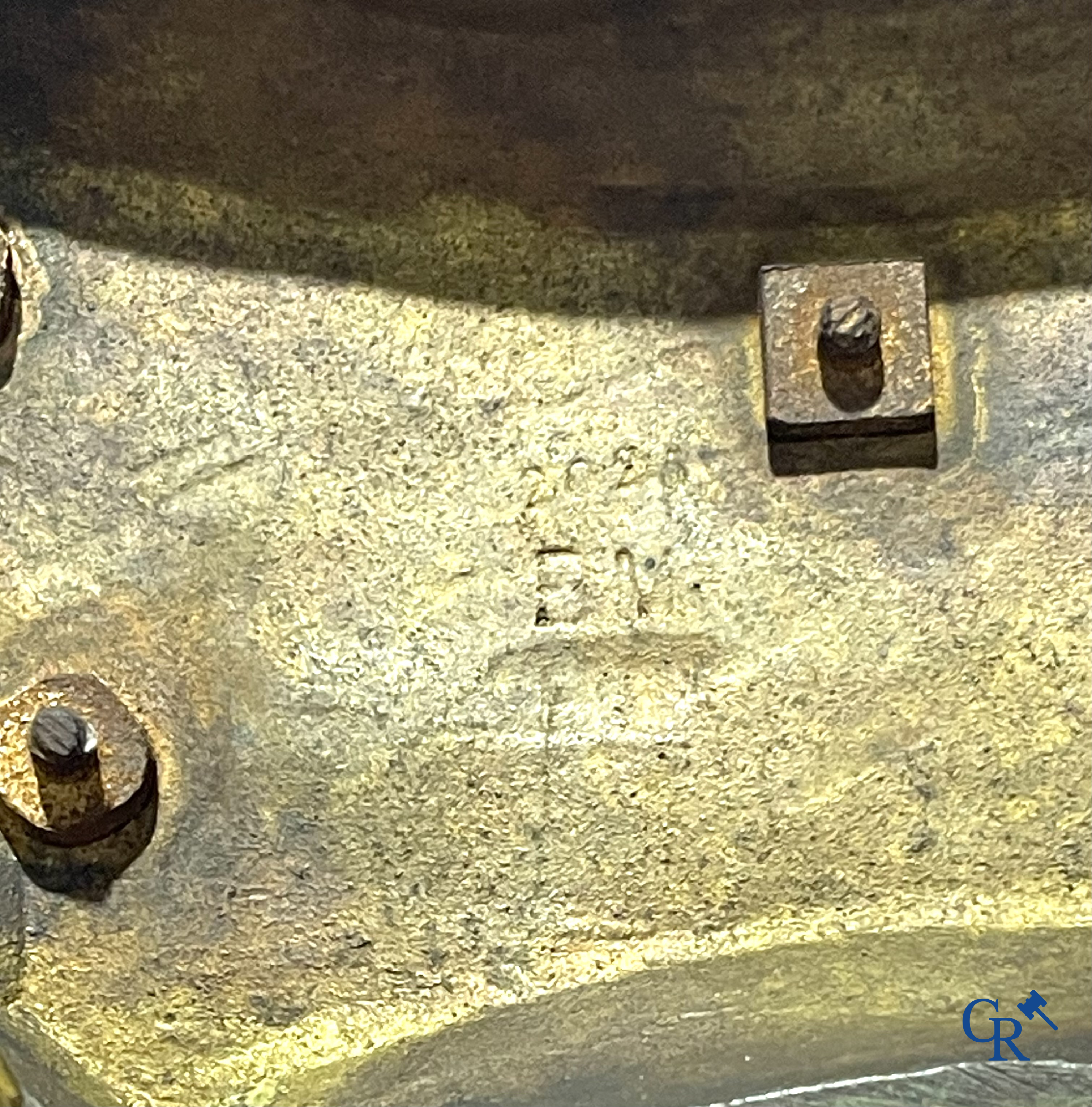 Art Nouveau, een 3-delige bronzen schouwgarnituur in Jugendstil. Circa 1900.