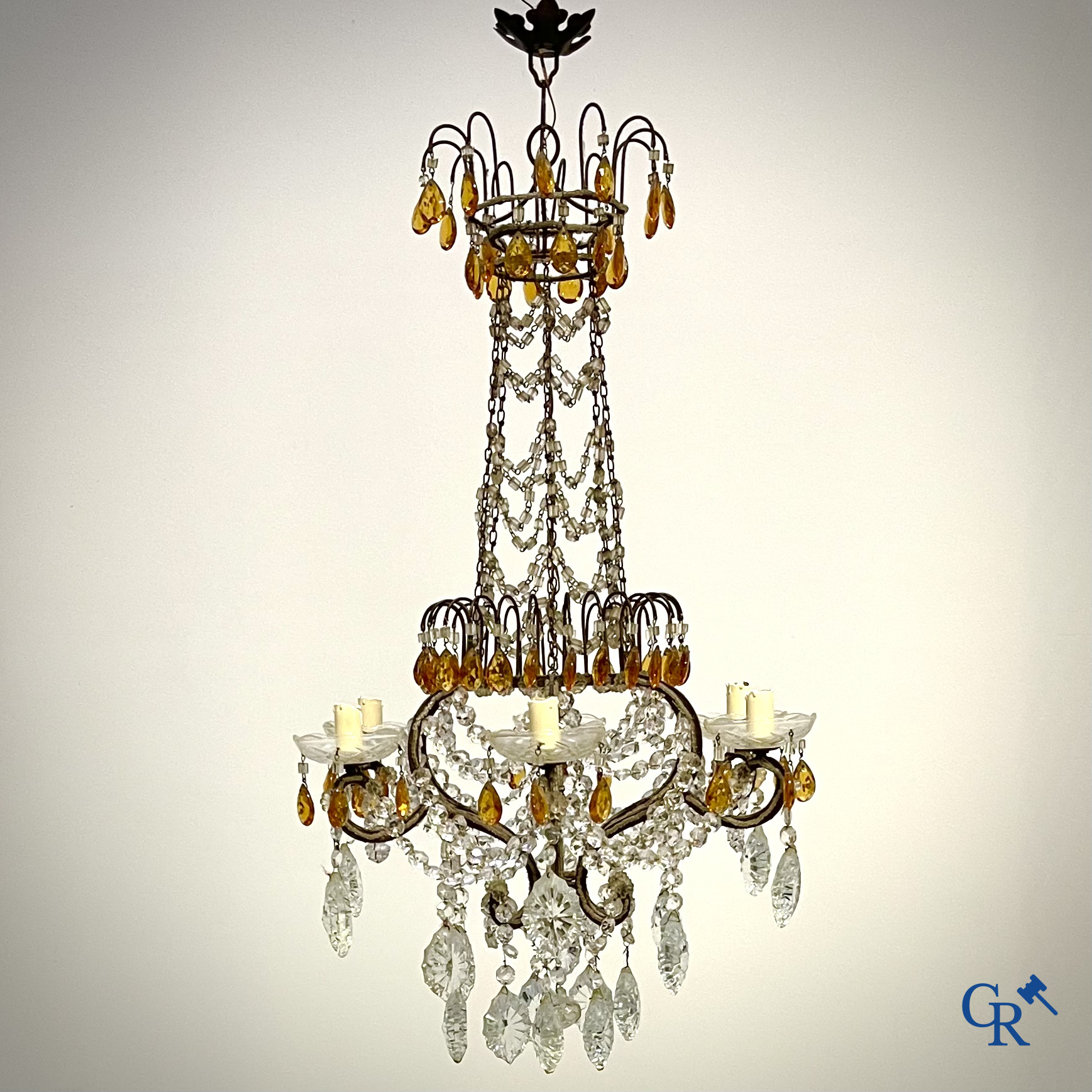 A large chandelier in crystal with double pearls on the frame.