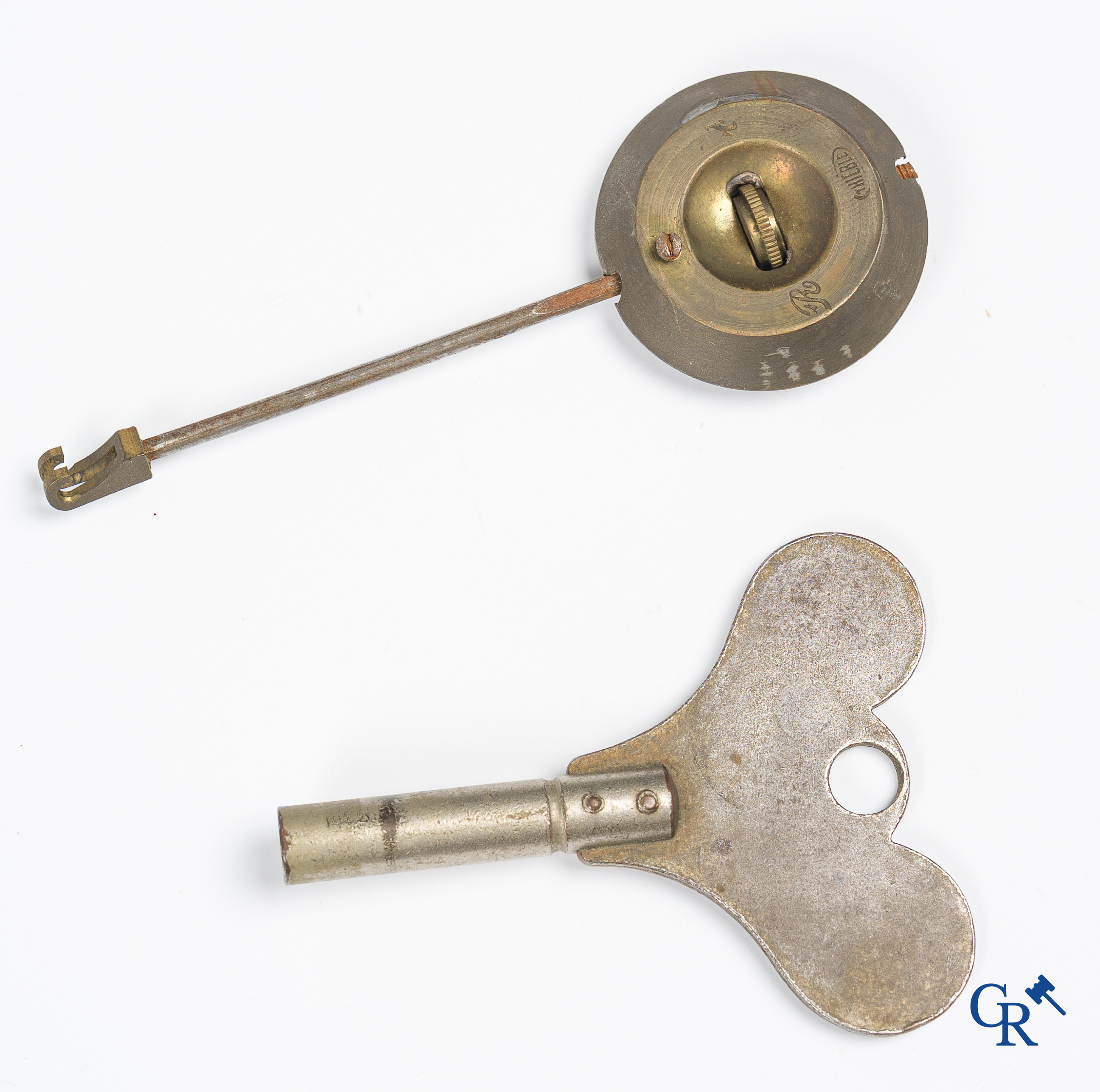 Sèvres, a large 3-piece clockset in Sèvres porcelain and bronze. French work circa 1900.