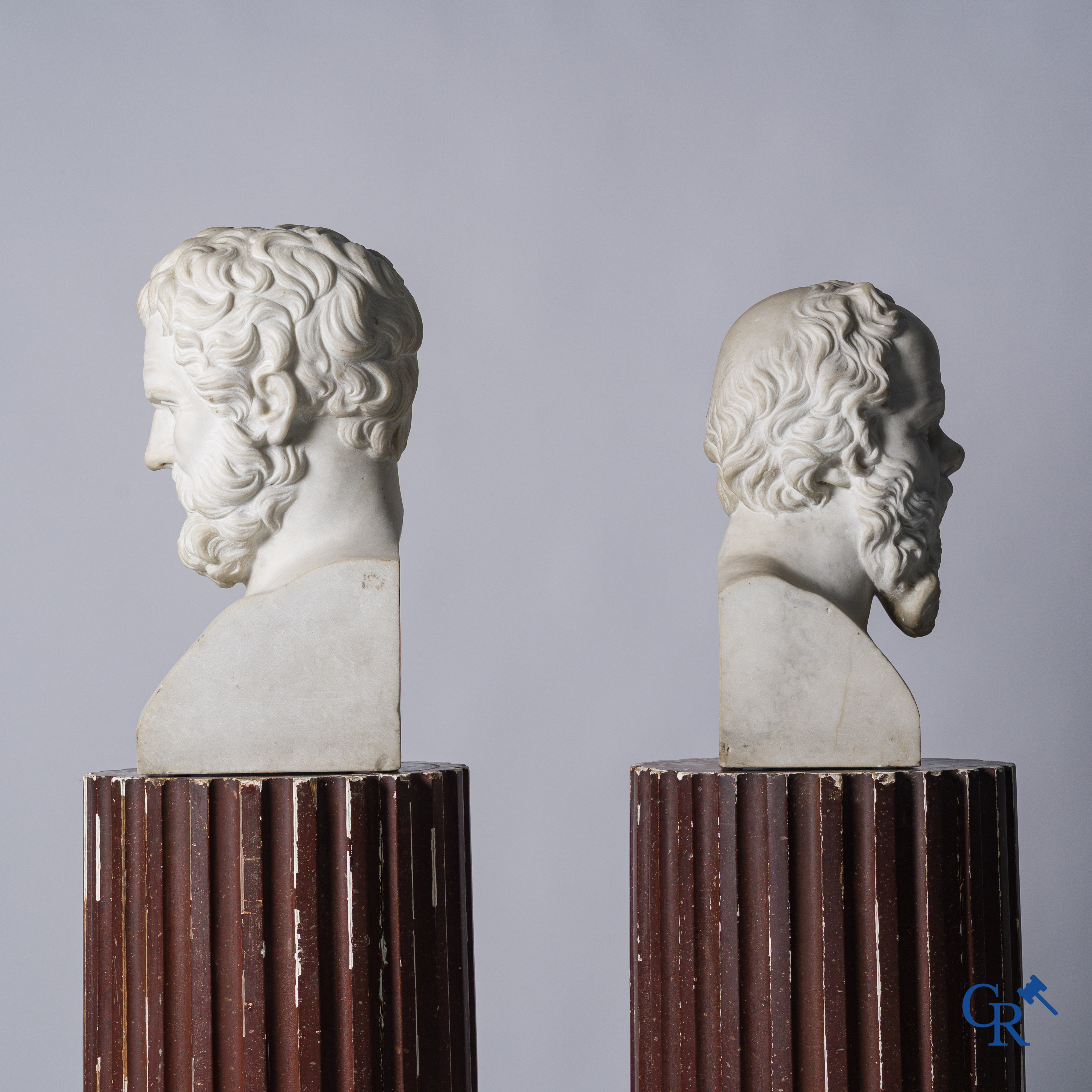2 imposante bustes in witte marmer van de Griekse filosoof Socrates en de Griekse wijze Bias van Priëne. 18e-19e eeuw.