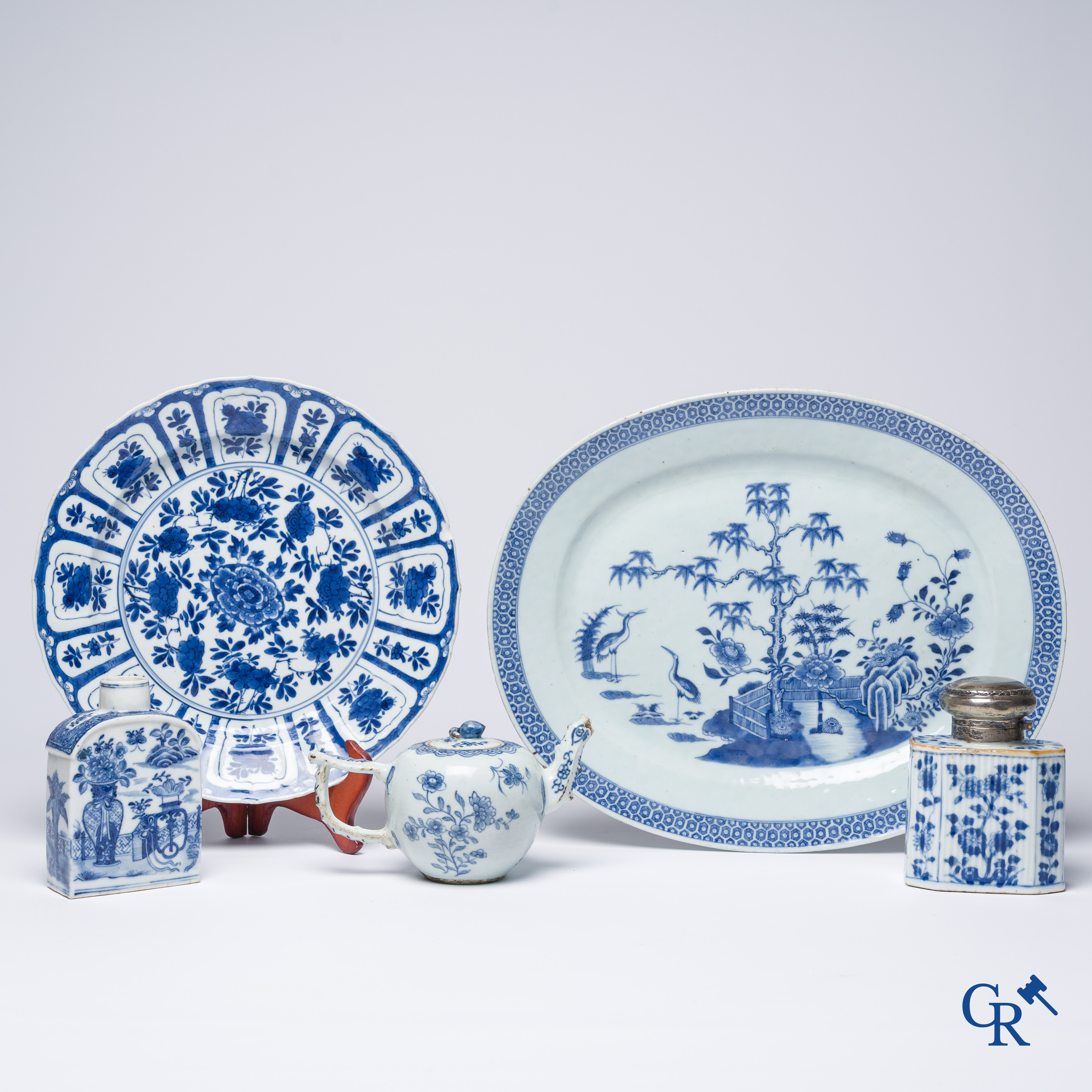 Asian Art, Chinese porcelain, 5 pieces blue and white porcelain. 18th-19th century.