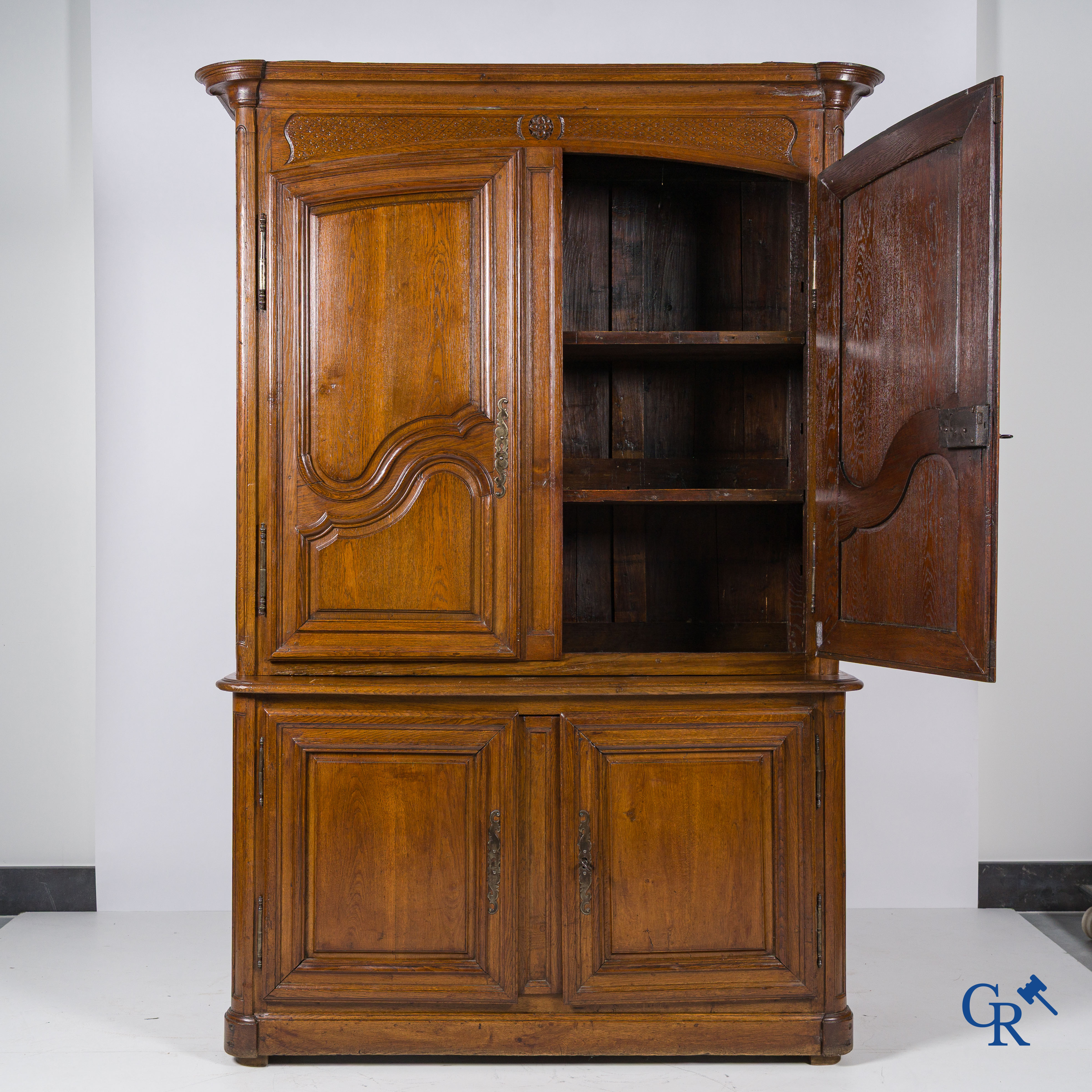 Oak deux-corps furniture with beautiful patina. 18th century.