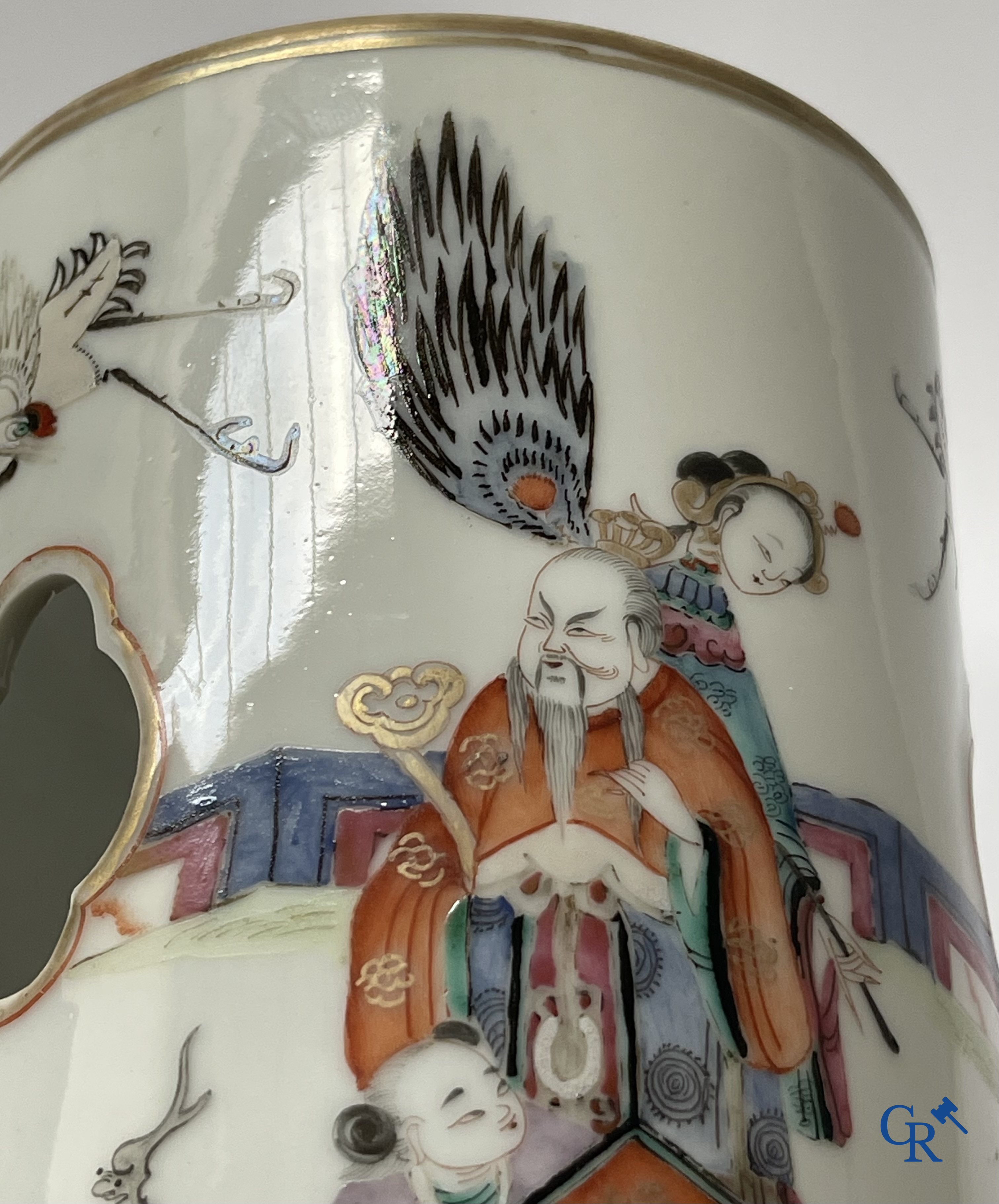 Aziatica, Chinees porselein. Een Chinese famille rose hoeden staander. Gemerkt. 19de eeuw.