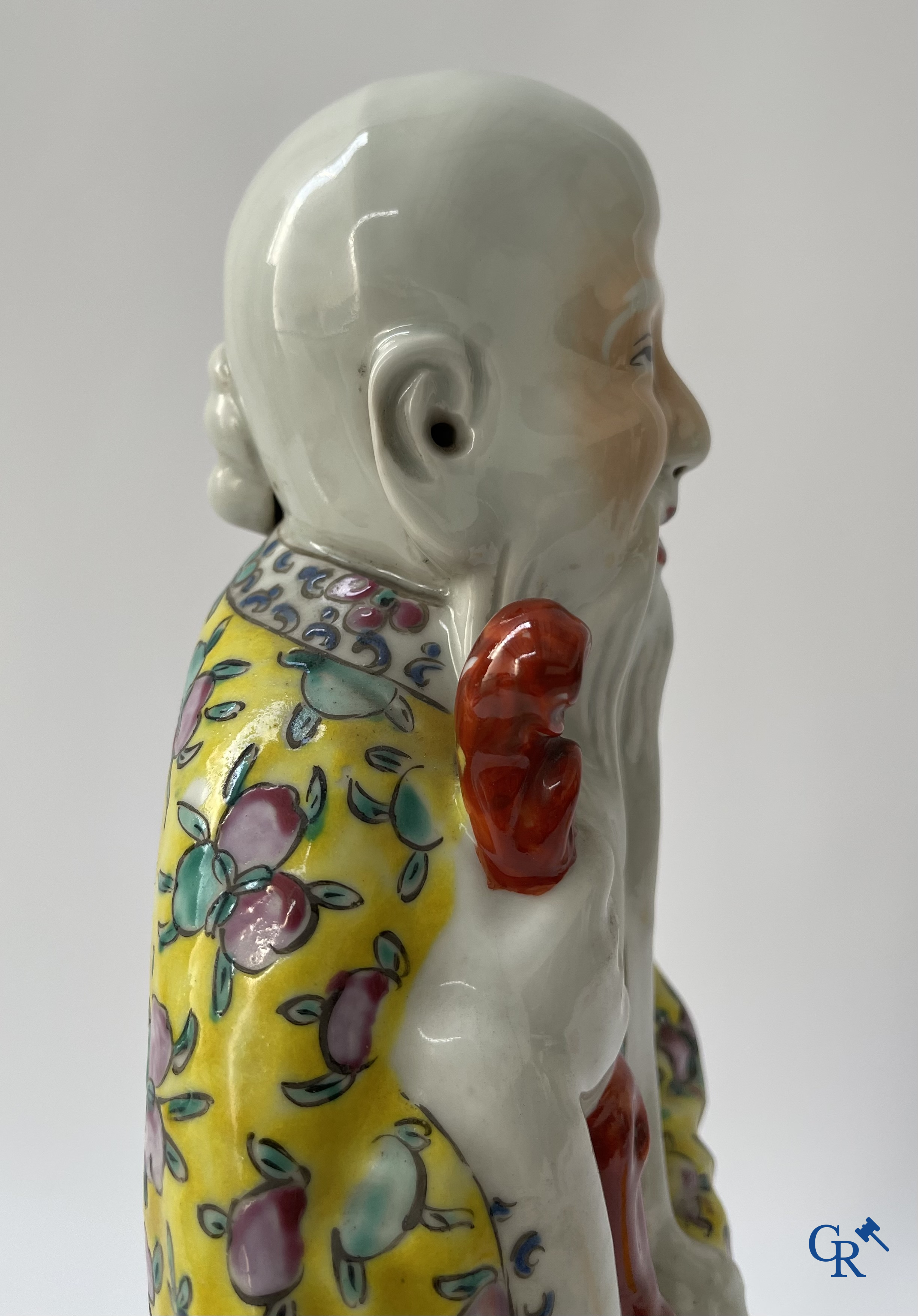 Art Asiatique, porcelaine chinoise. 3 figures d'immortels en porcelaine famille rose. 19ème siècle.