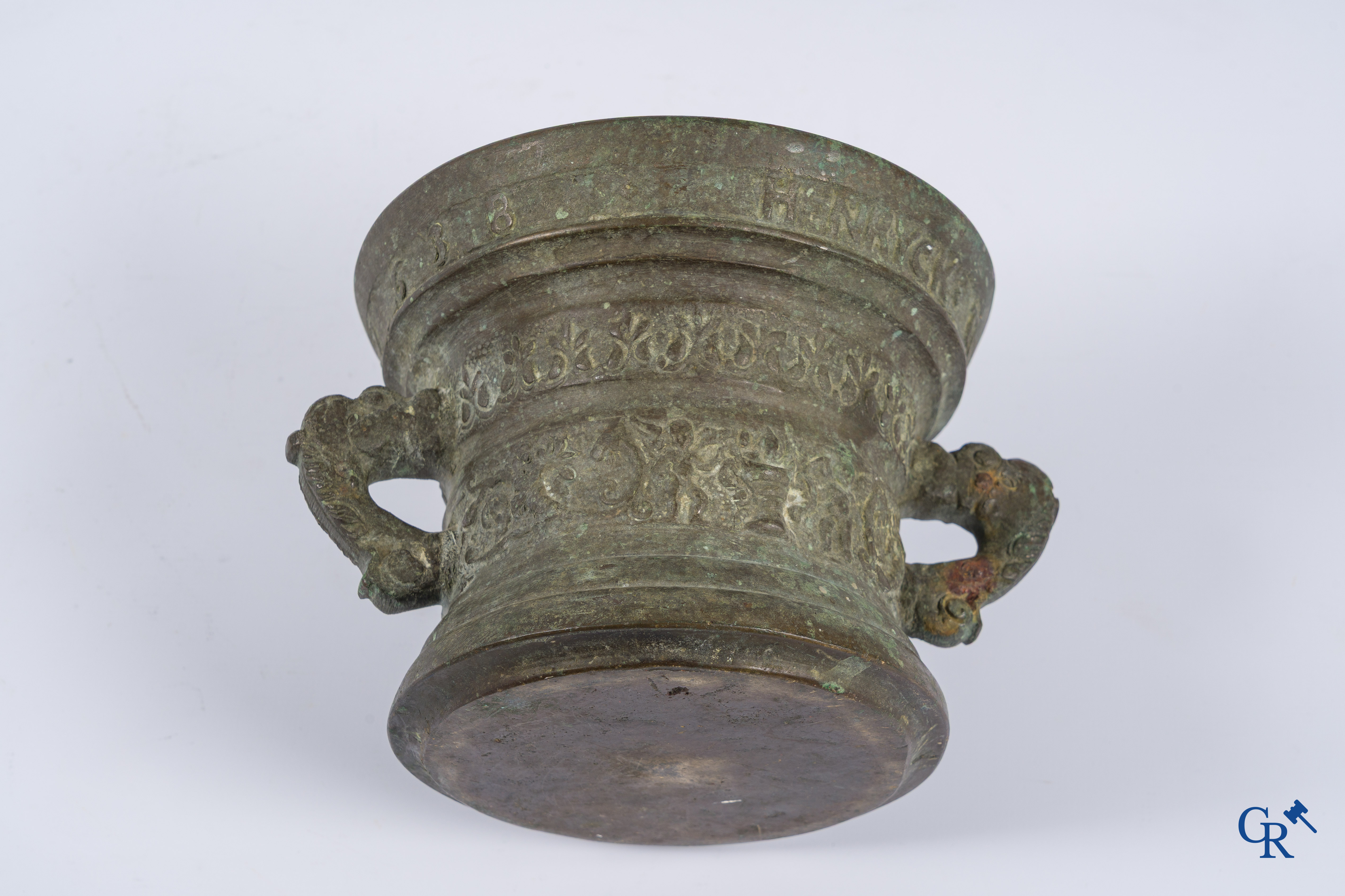 Een bronzen vijzel met opschrift Henryck-ter-Horst-ME-Fecyt-Ao 1638. 17e eeuw.