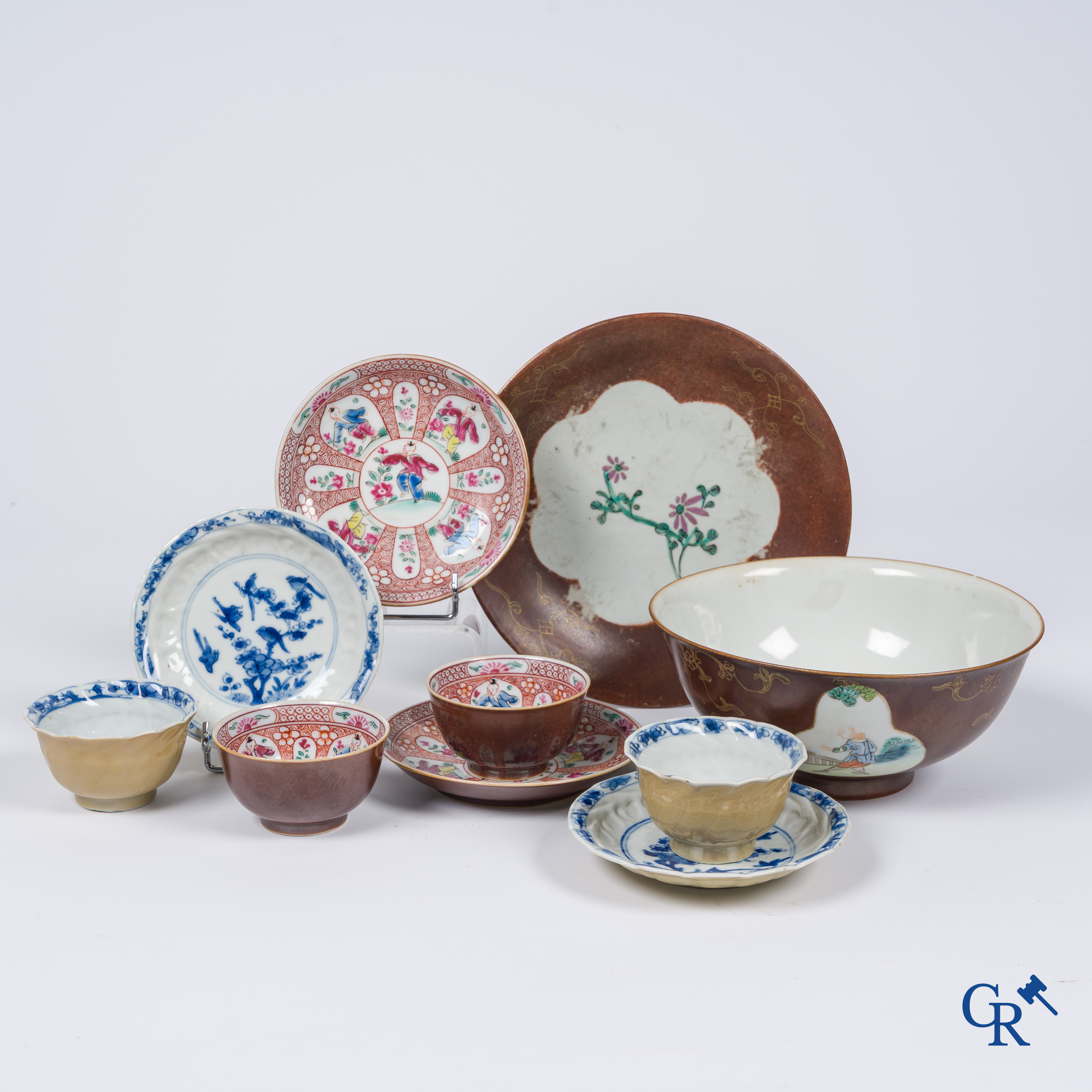 Asian Art, Chinese porcelain. A large Chinese "café au lait" bowl and saucer. 4 cups with saucers attached.