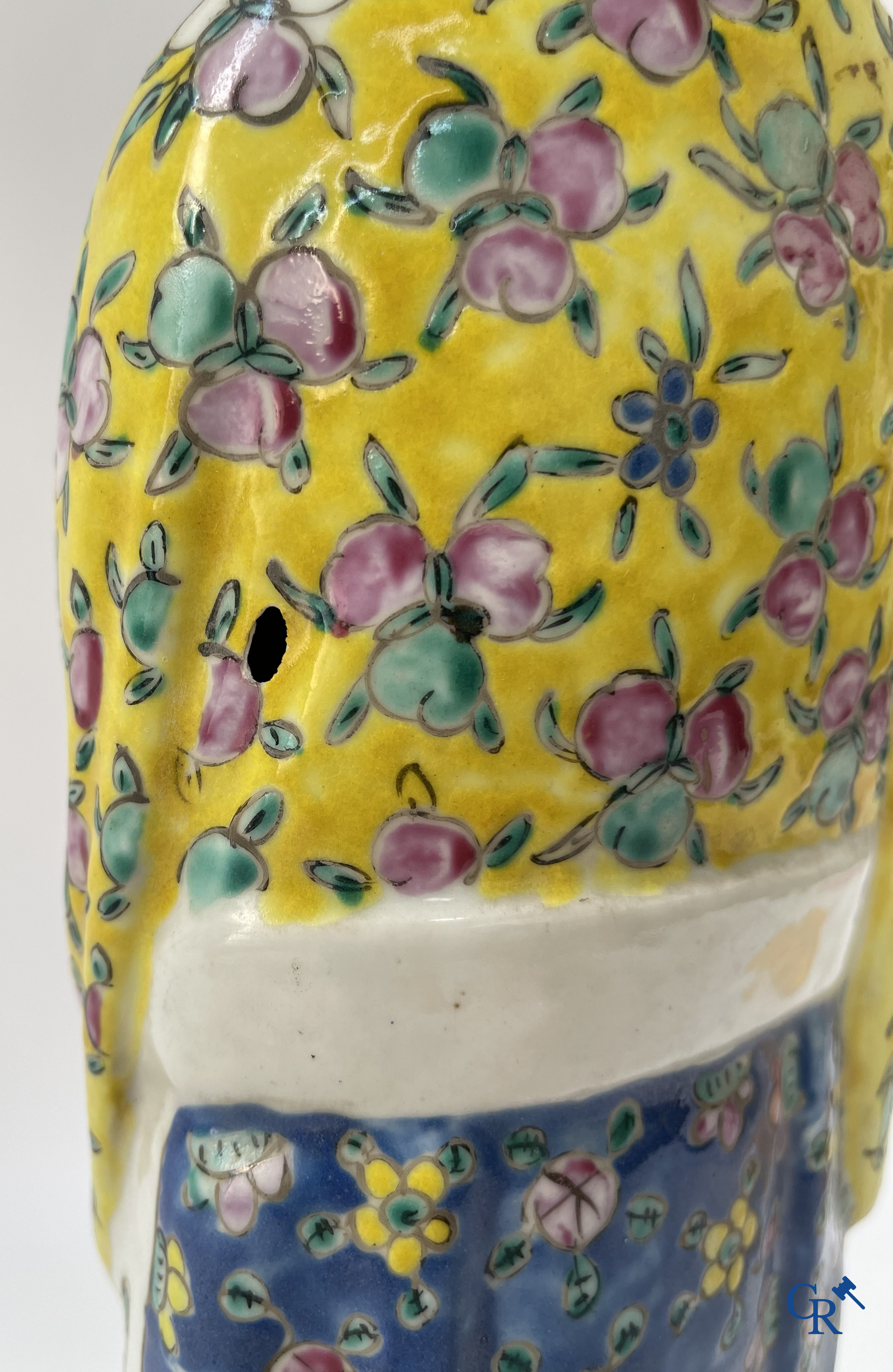 Art Asiatique, porcelaine chinoise. 3 figures d'immortels en porcelaine famille rose. 19ème siècle.