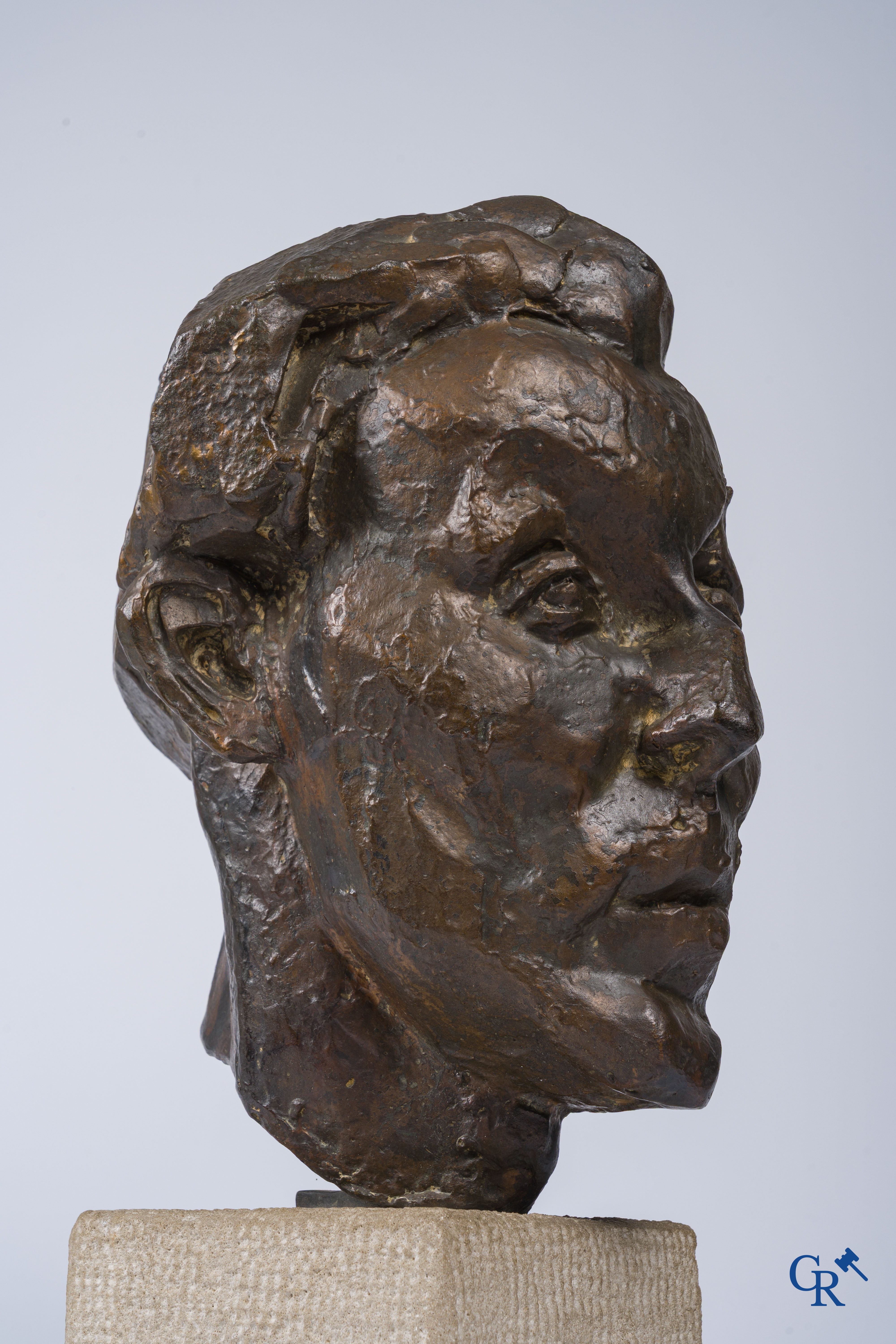 Oscar Jespers (1887-1970)(*) Portrait of the painter Walter Stevens. Bronze on limestone. 1916.