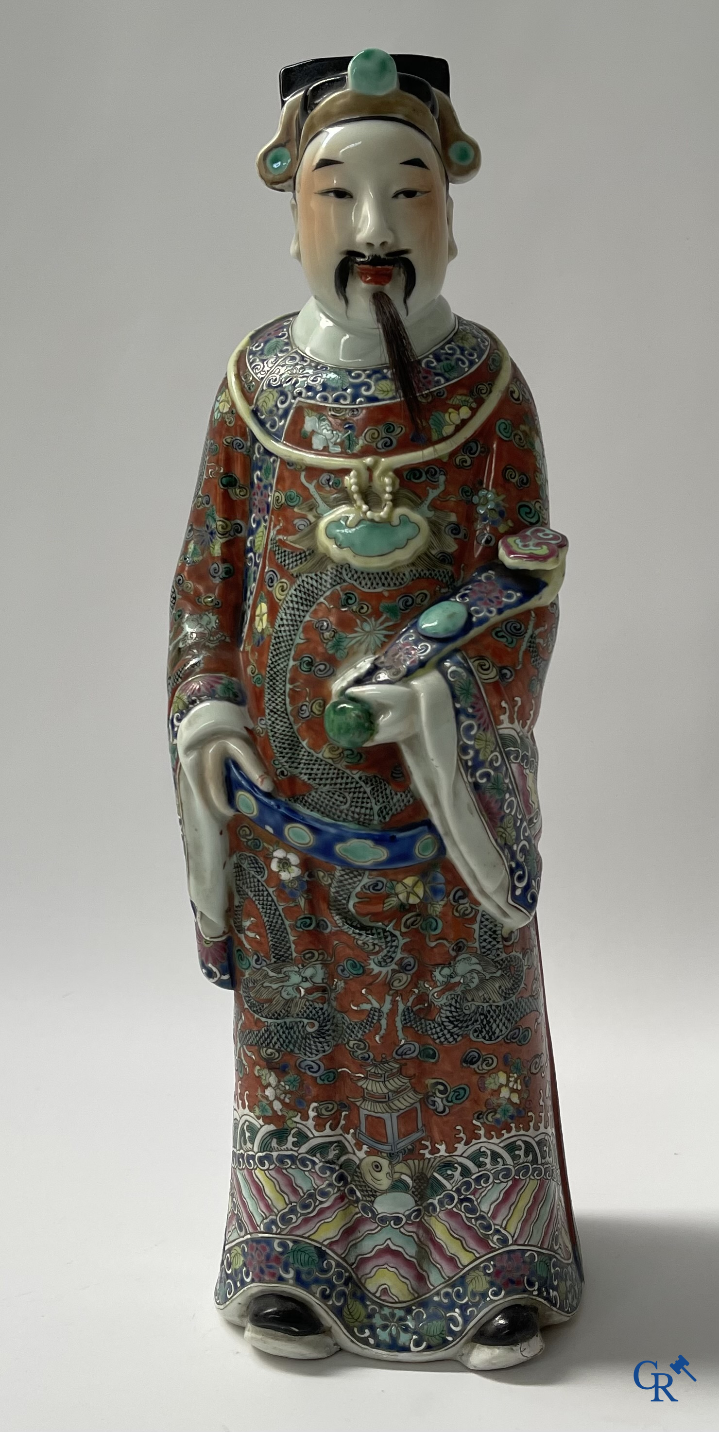 Art Asiatique, porcelaine chinoise. 3 figures d'immortels en porcelaine famille rose. 19ème siècle.
