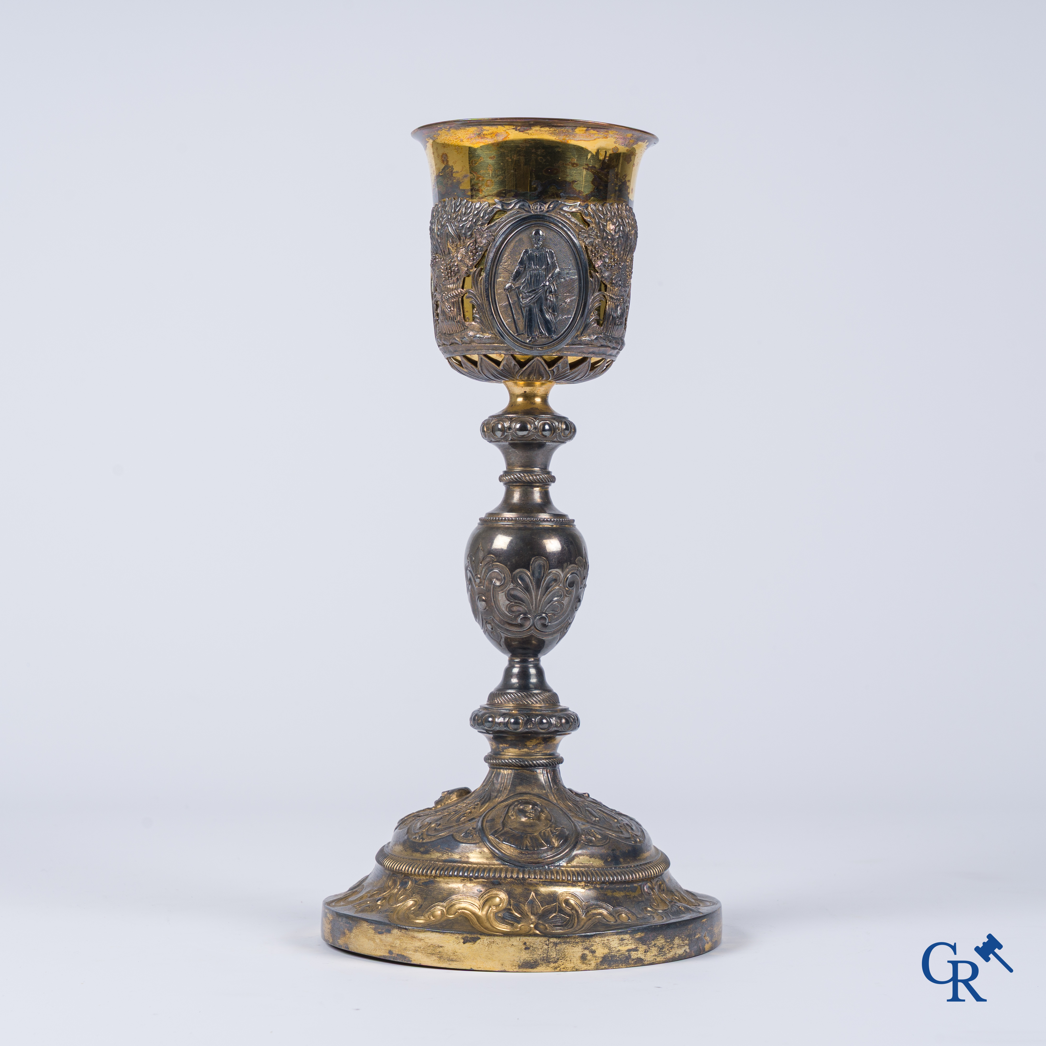 Martin & Dejean, orfèvres. A relief decorated chalice in silver and vermeil. Paris, 1st half of the 19th century.