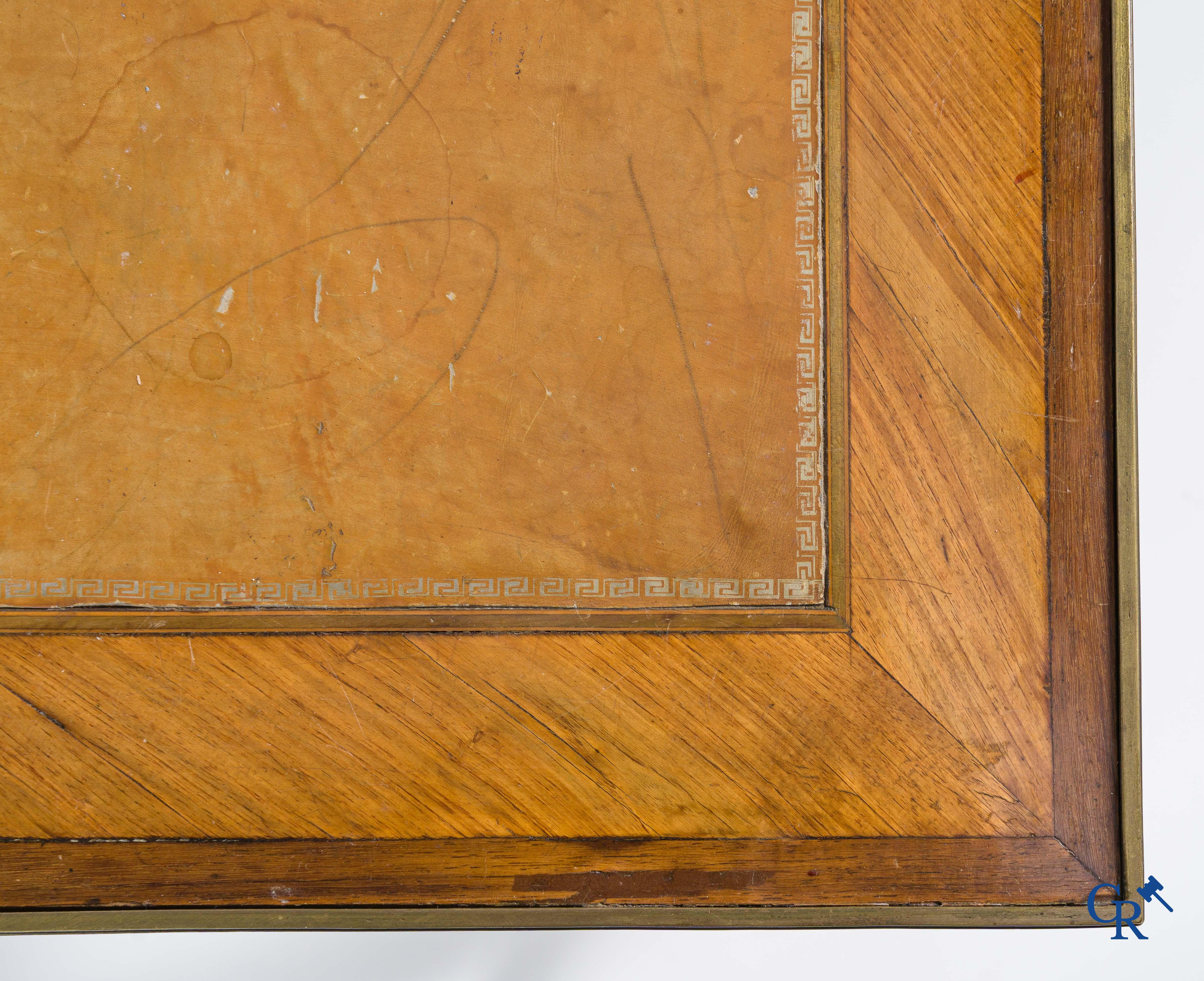 Louis XVI period. Flat desk with 4 drawers in rosewood veneer and marquetry. Late 18th century.