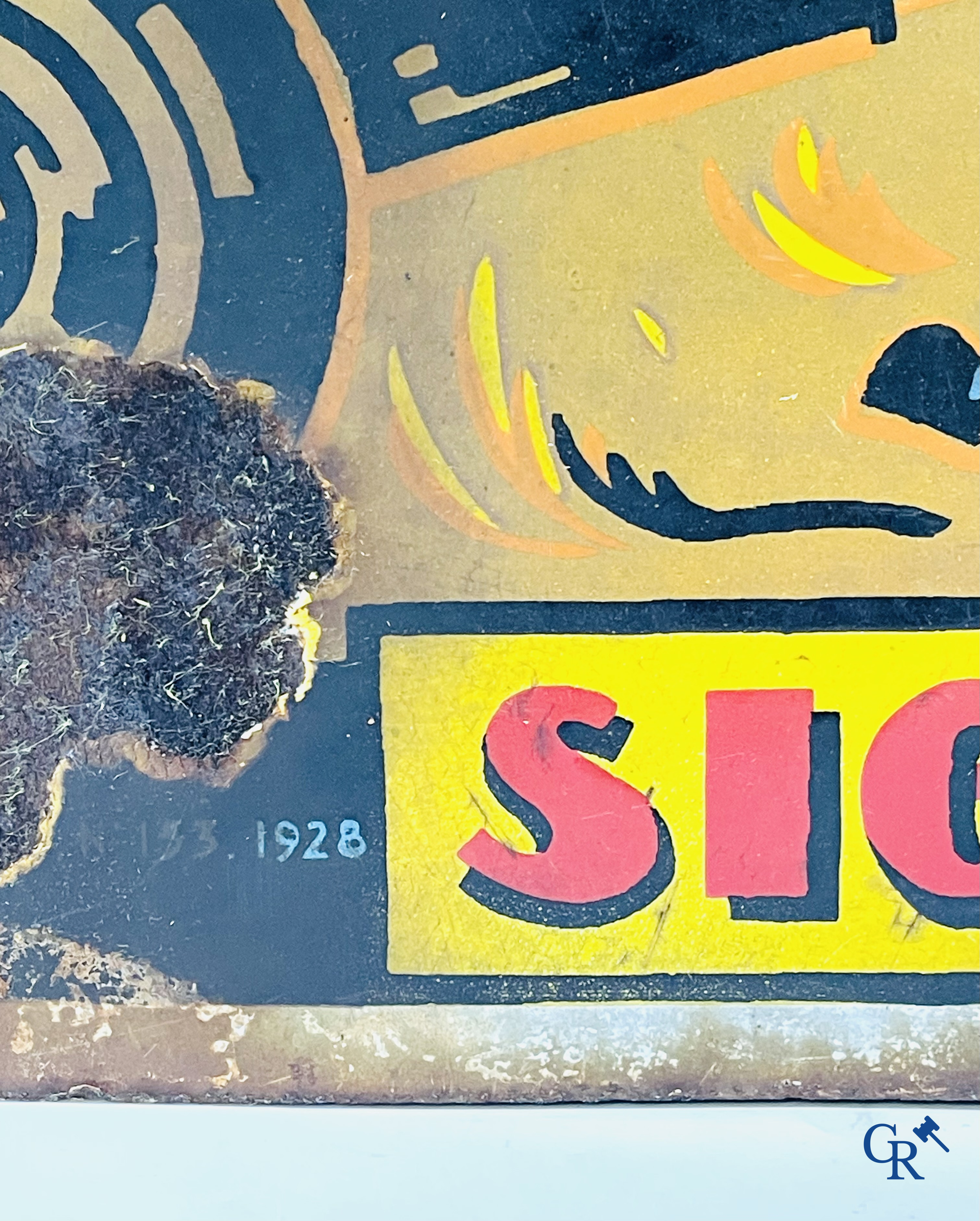 Gladia sigaretten, enamel publicity sign with a gladiator in chariot. Dated 1928.