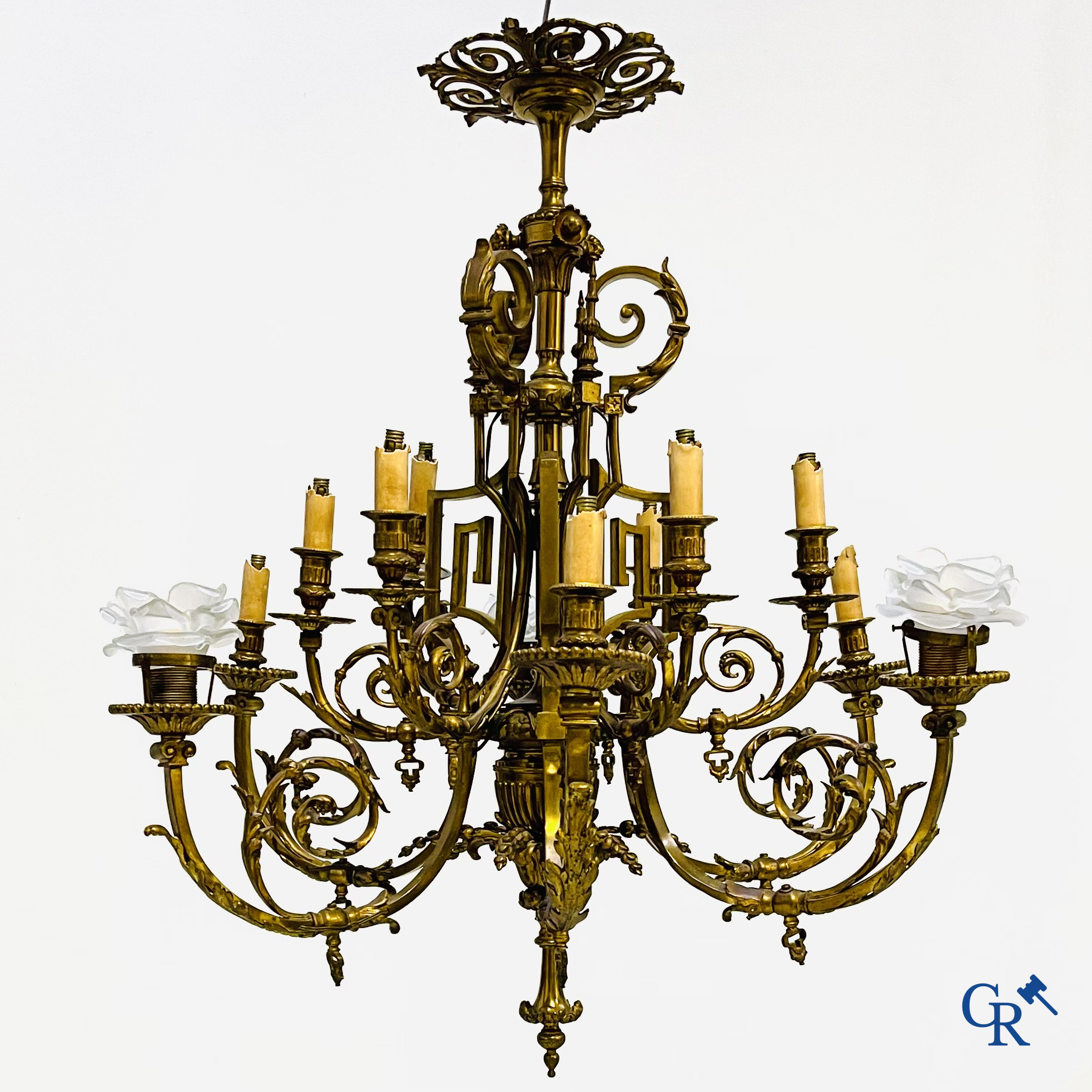 A lot of an imposing chandelier with 12 light points, a lamp belge with bronze frame and a fireplace piece.