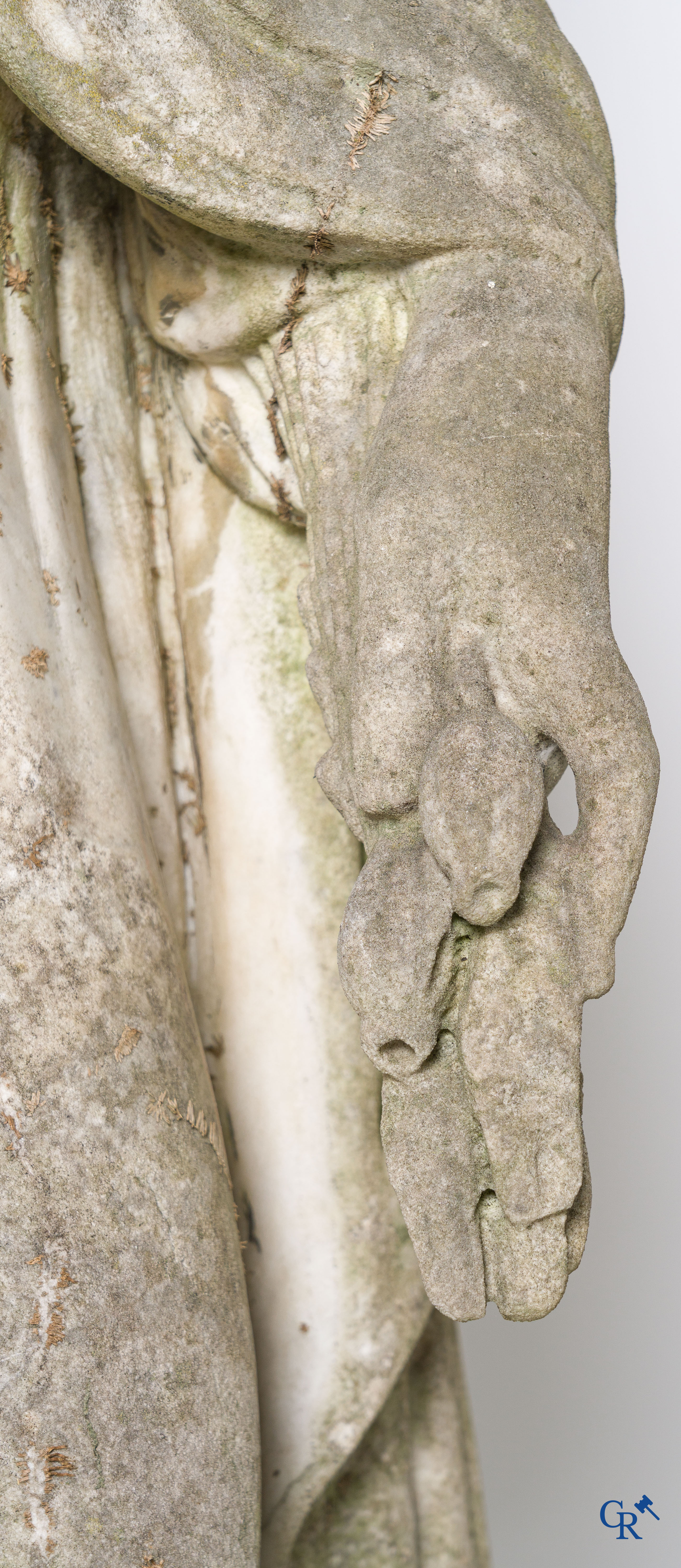 2 Imposing sculptures in carved marble. The Roman goddess Cerès and the Greek god Asklepios. Circa 1700-1750.