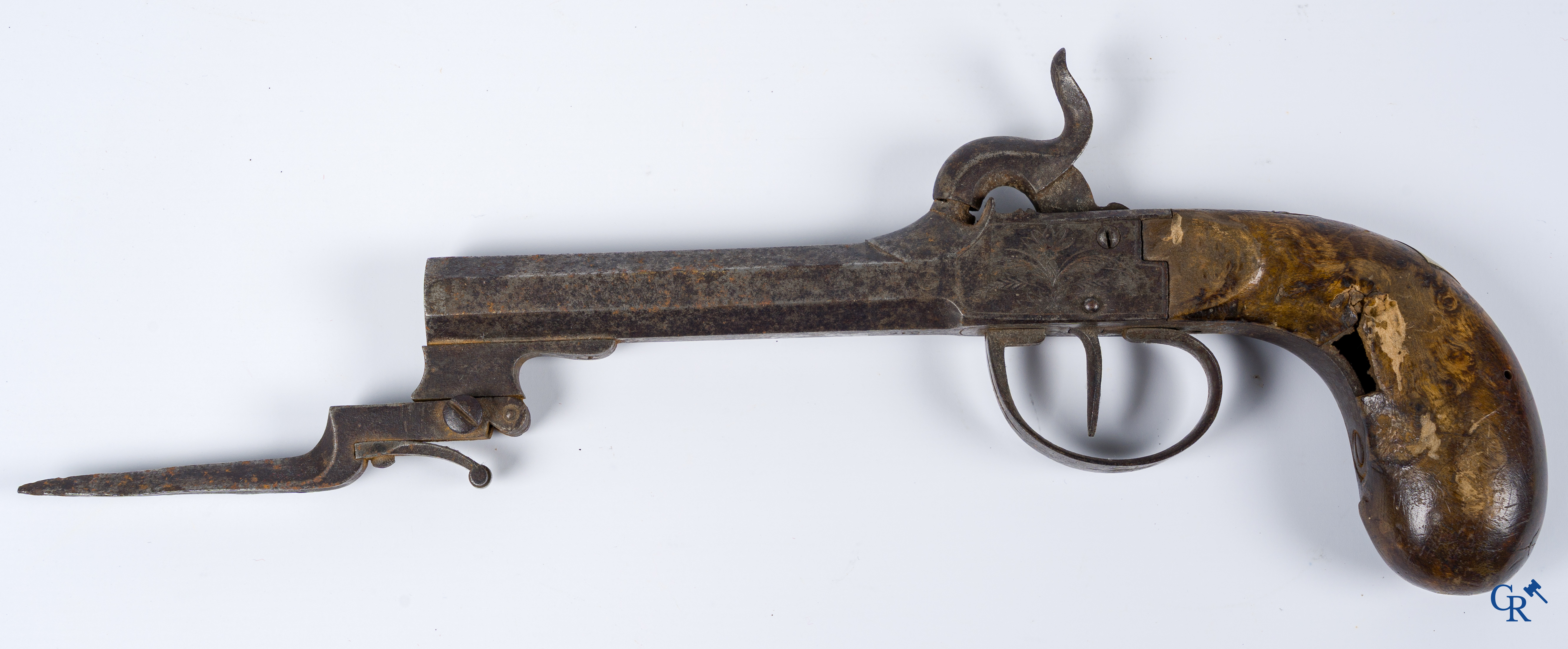 A lot of 4 antique percussion pistols. Early 19th century.