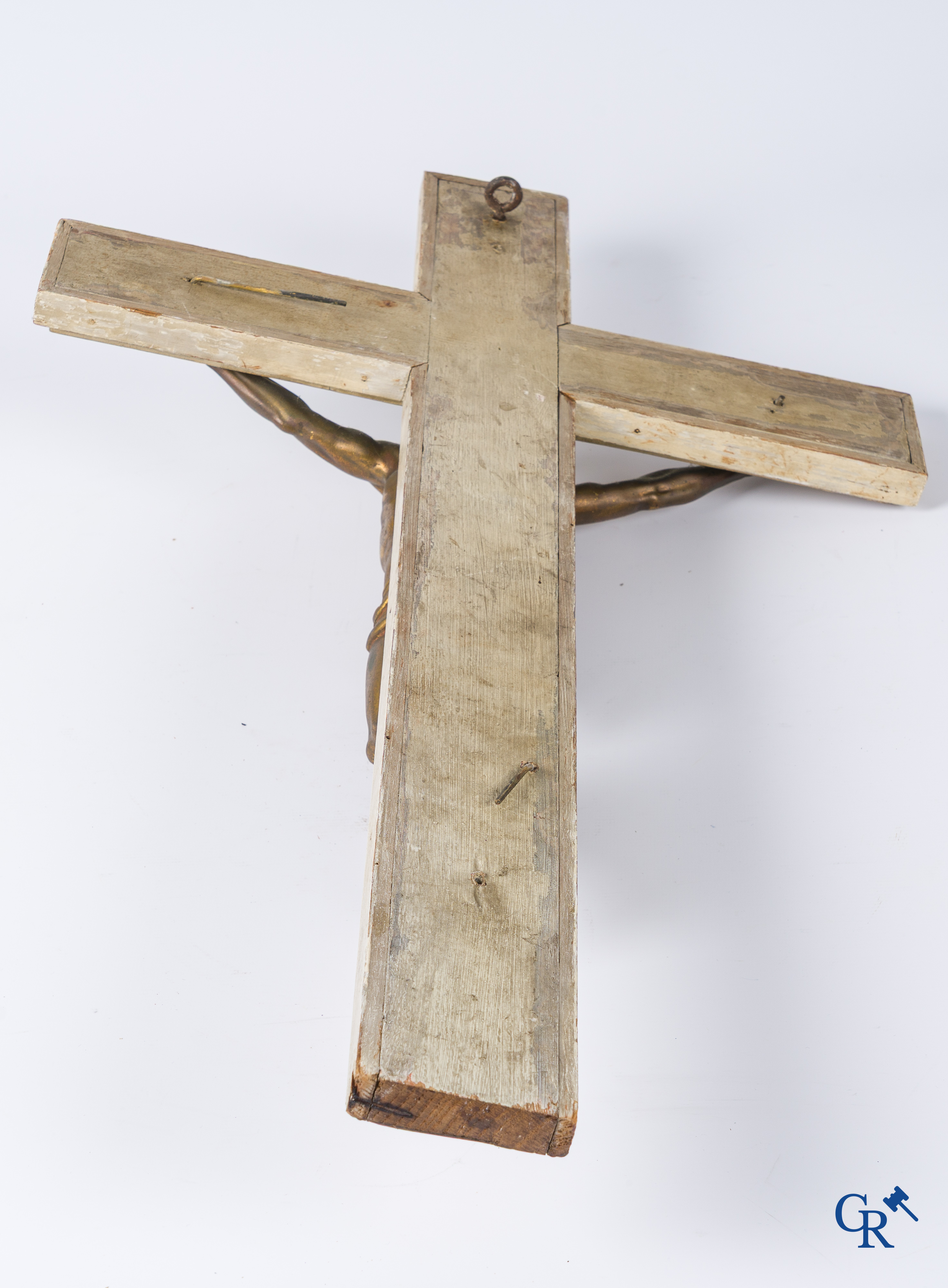 Religieuze objecten, een grote vergulde bronzen corpus, 18e eeuw.