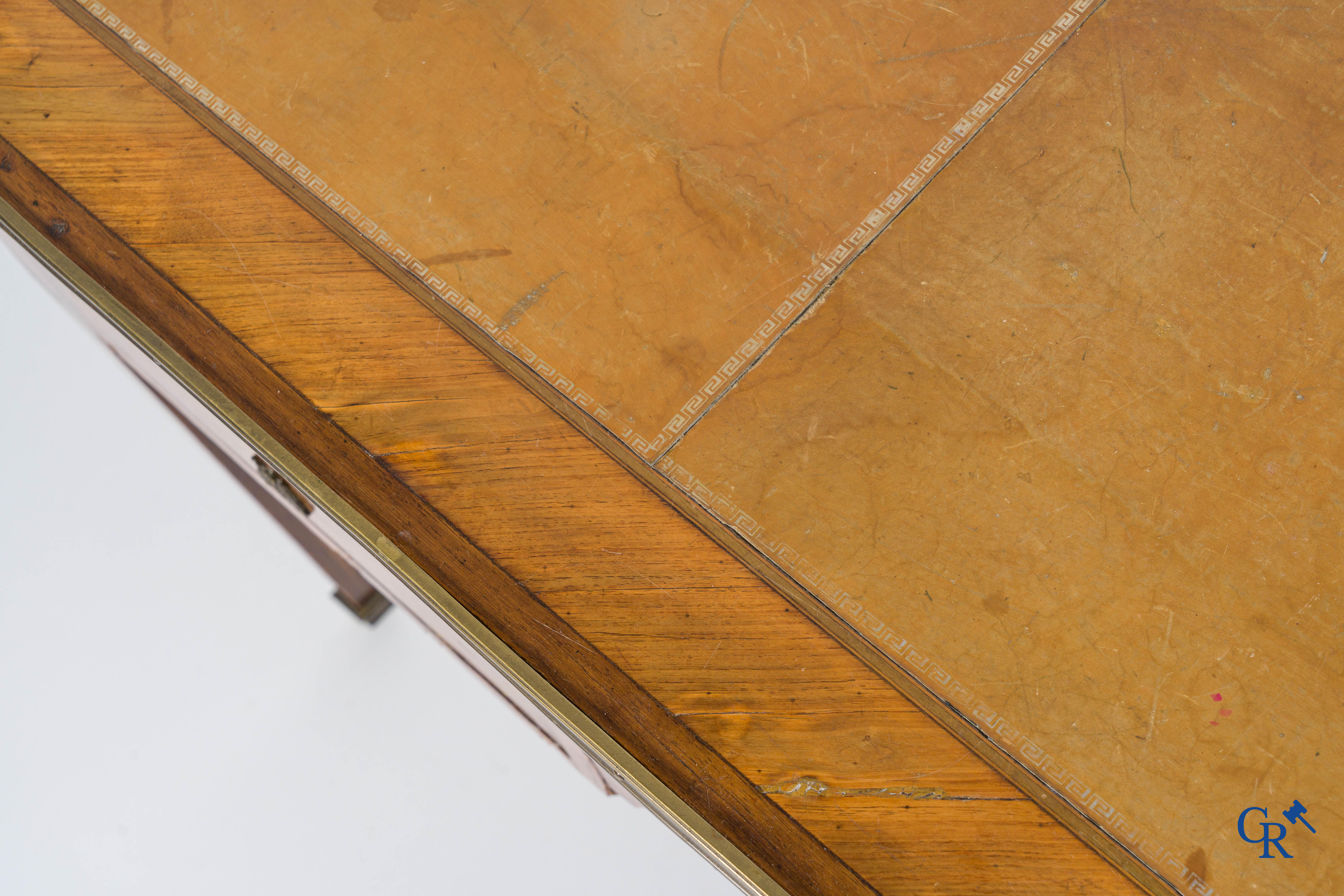 Louis XVI period. Flat desk with 4 drawers in rosewood veneer and marquetry. Late 18th century.