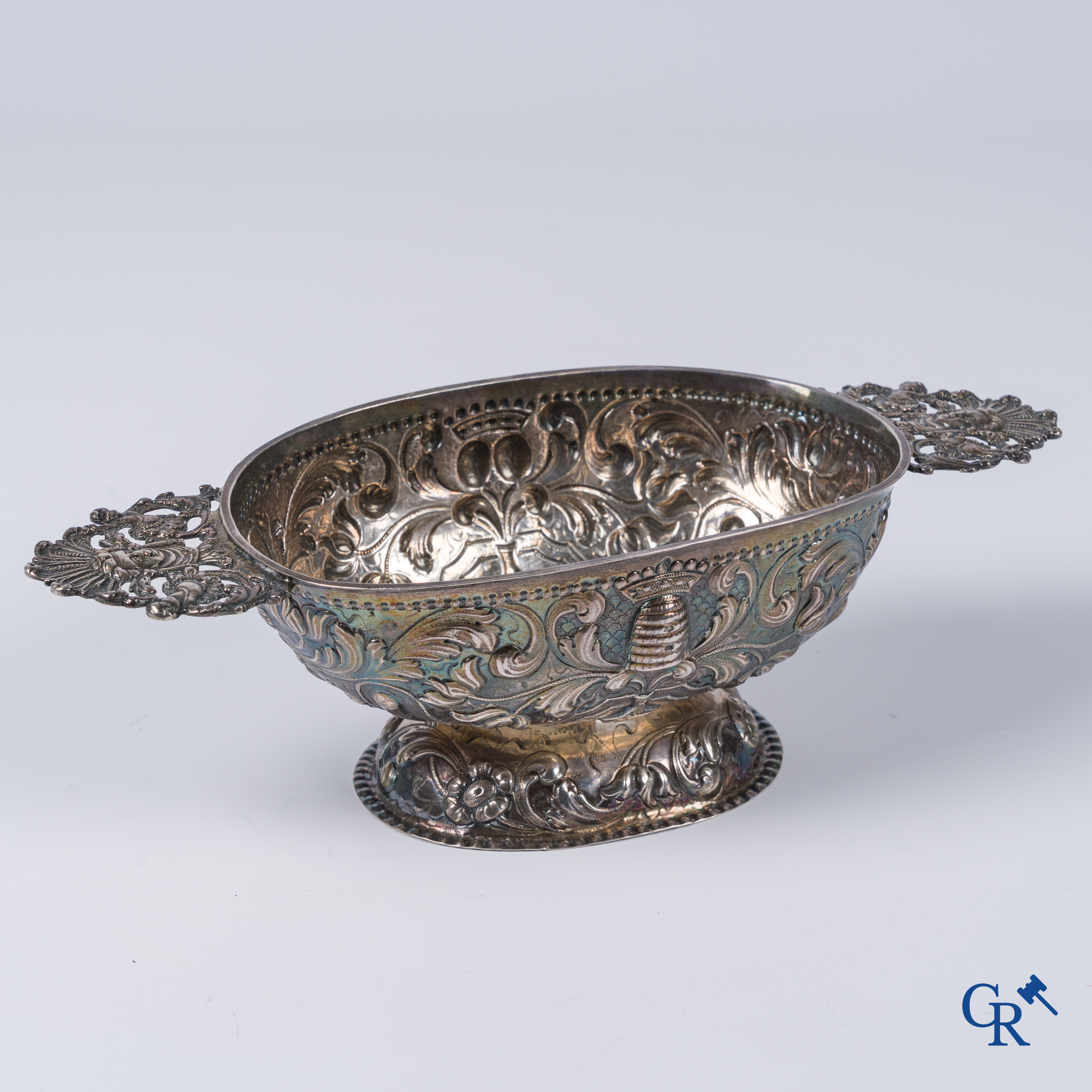 Silver brandy bowl. Dated 1742, various hallmarks. Weight: 233 gr.