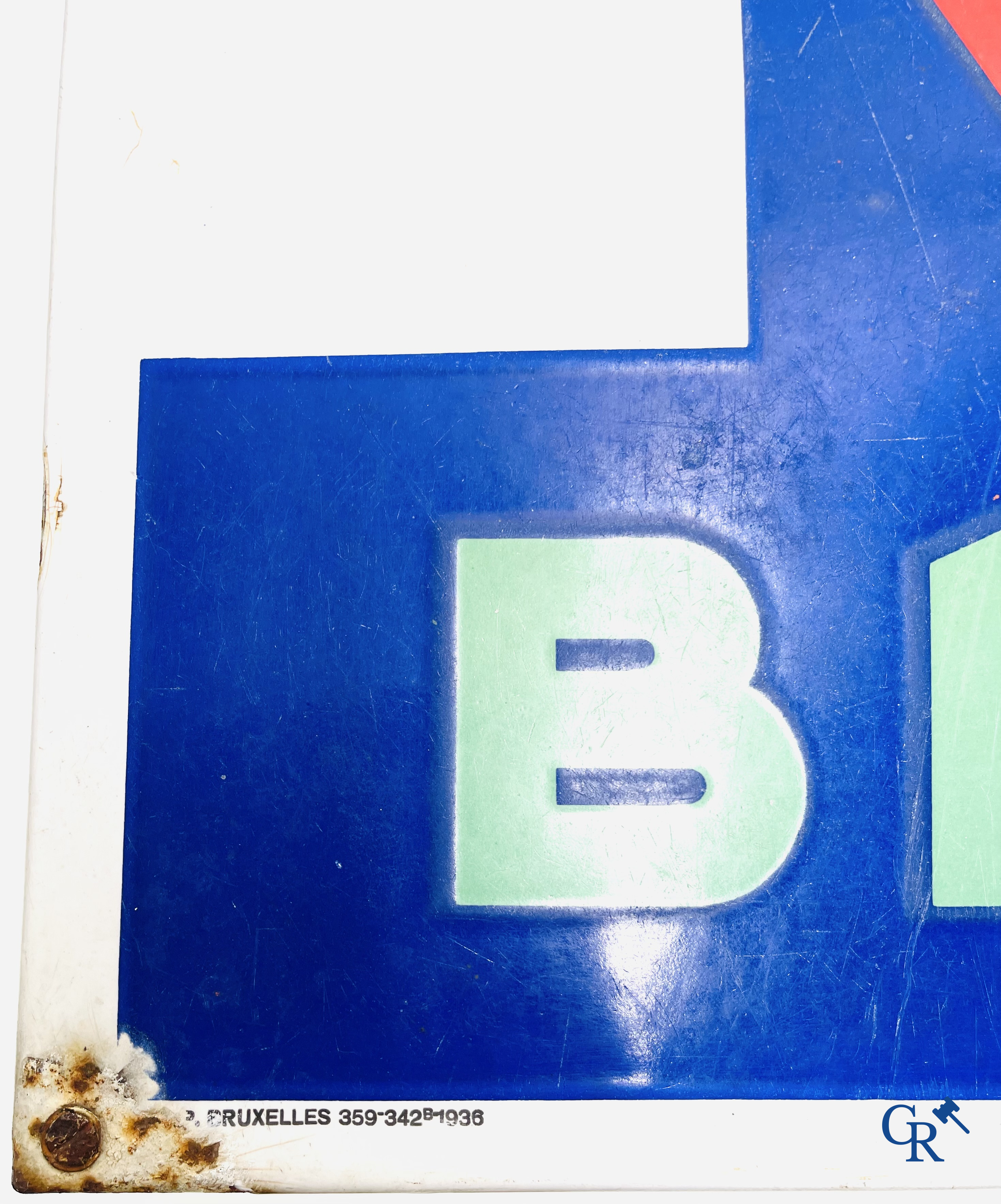 Krüger Pils Eeclo, une originale table de terrasse bistrot avec une plaque émaillée publicitaire pour la bière Krüger. Emaillerie Belge 1936.