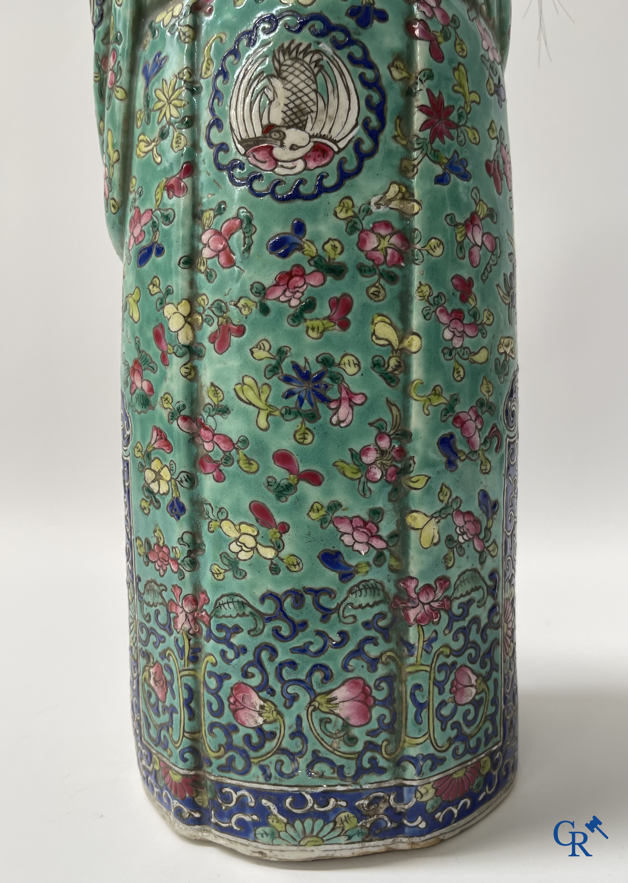 Art Asiatique, porcelaine chinoise. 3 figures d'immortels en porcelaine famille rose. 19ème siècle.