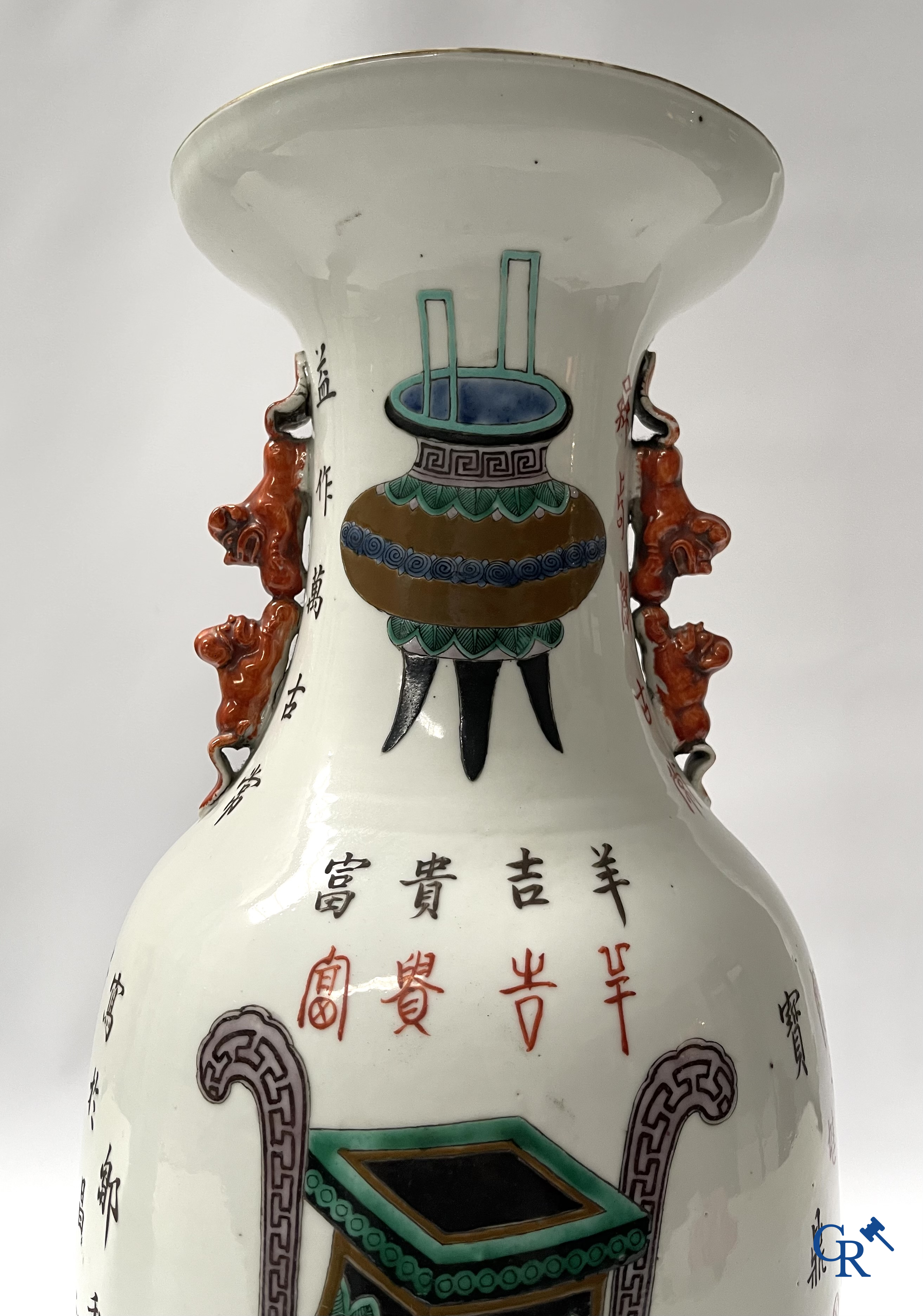 Asian Art, 2 Chinese famille rose vases decorated with antiques and a calligraphic text. 19th century.