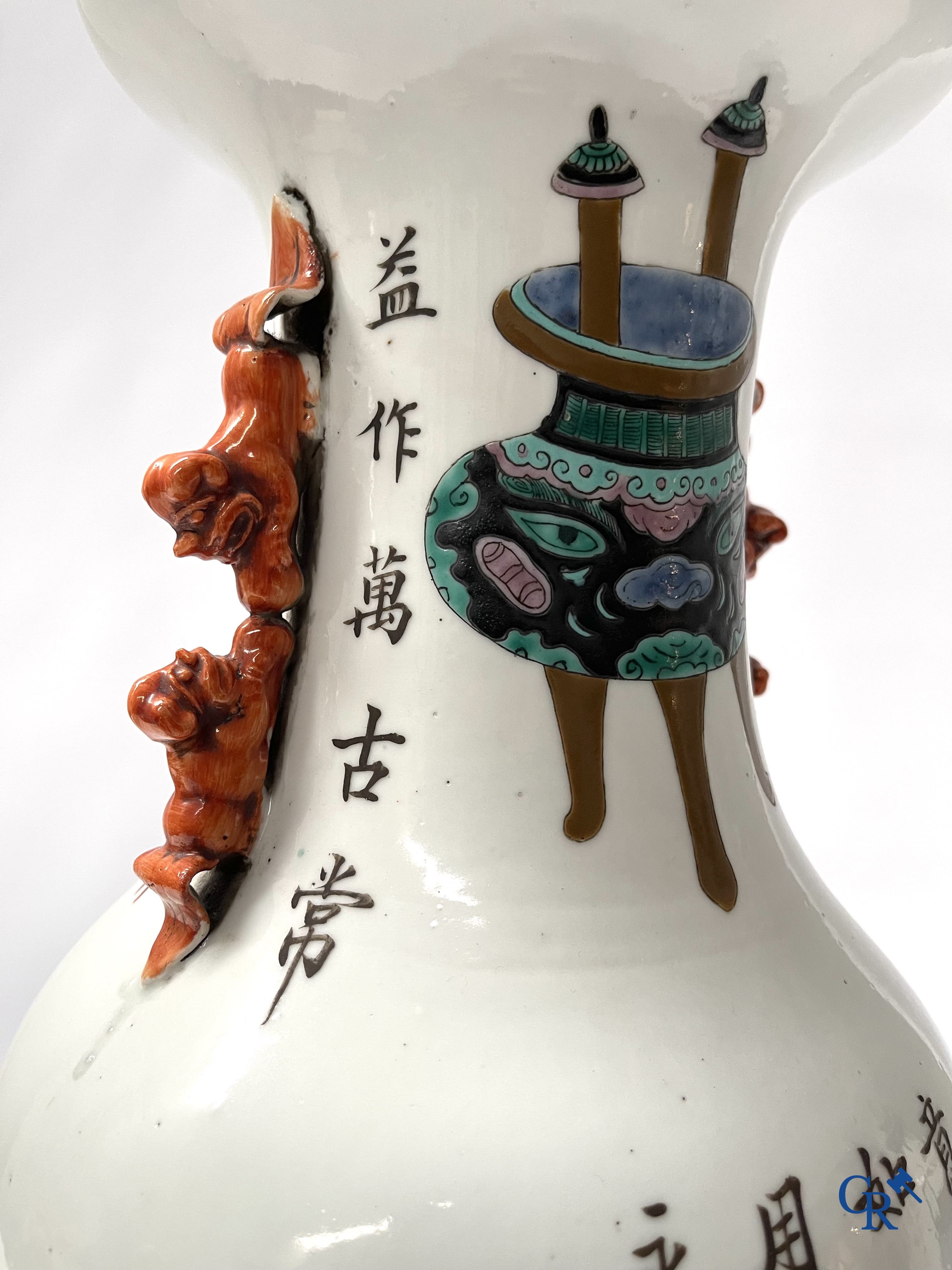 Asian Art, 2 Chinese famille rose vases decorated with antiques and a calligraphic text. 19th century.
