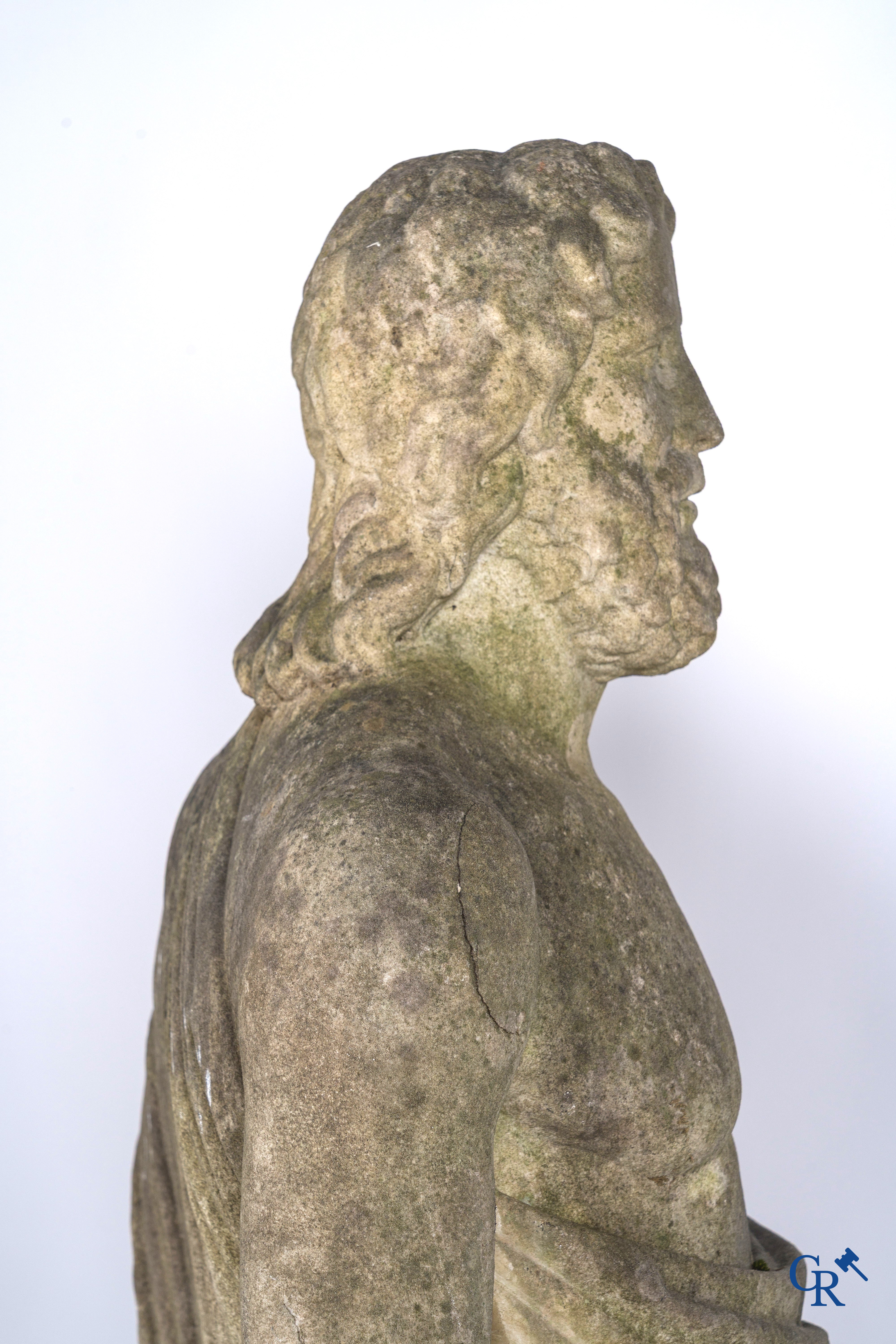 2 Imposing sculptures in carved marble. The Roman goddess Cerès and the Greek god Asklepios. Circa 1700-1750.