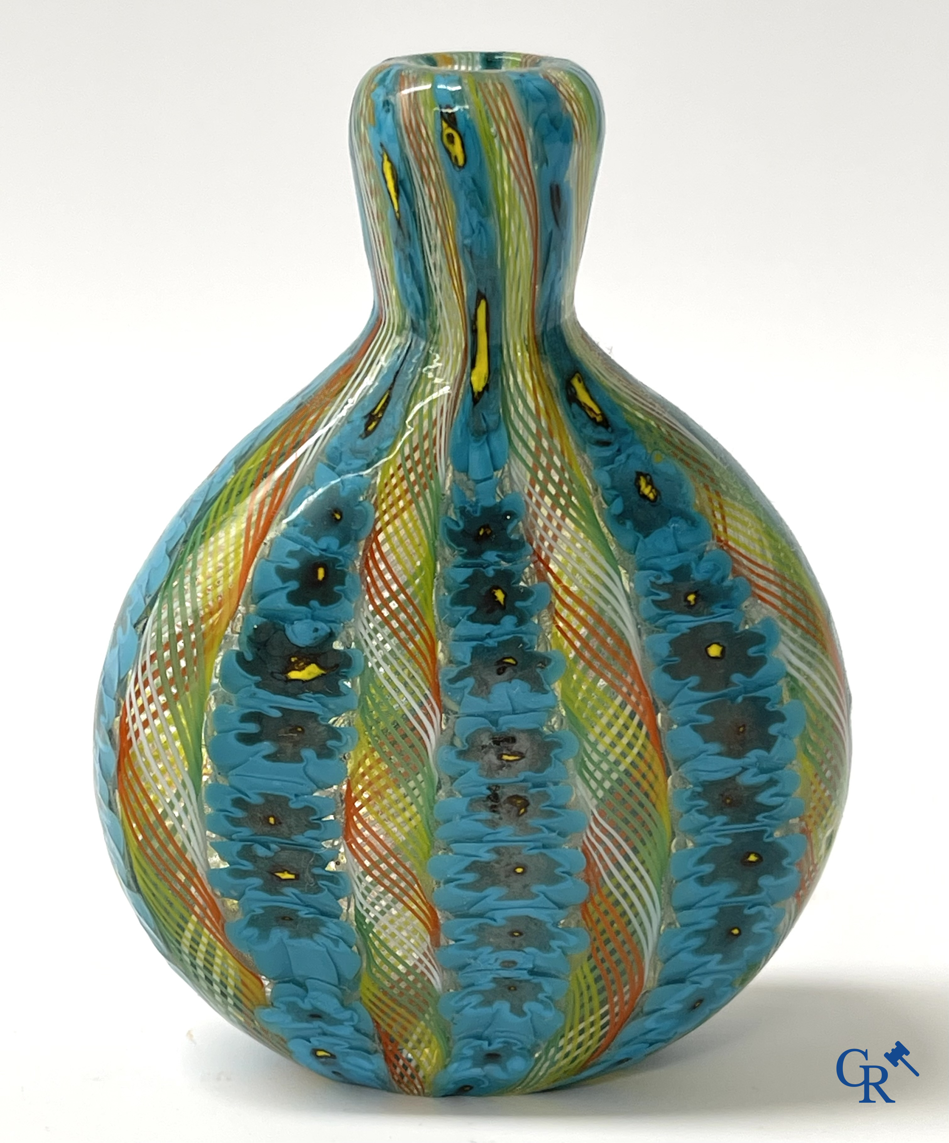 Meerdere presse-papiers en sulfure objecten waaronder een zeldzaam boule presse-papier met voorstelling van Henri II.