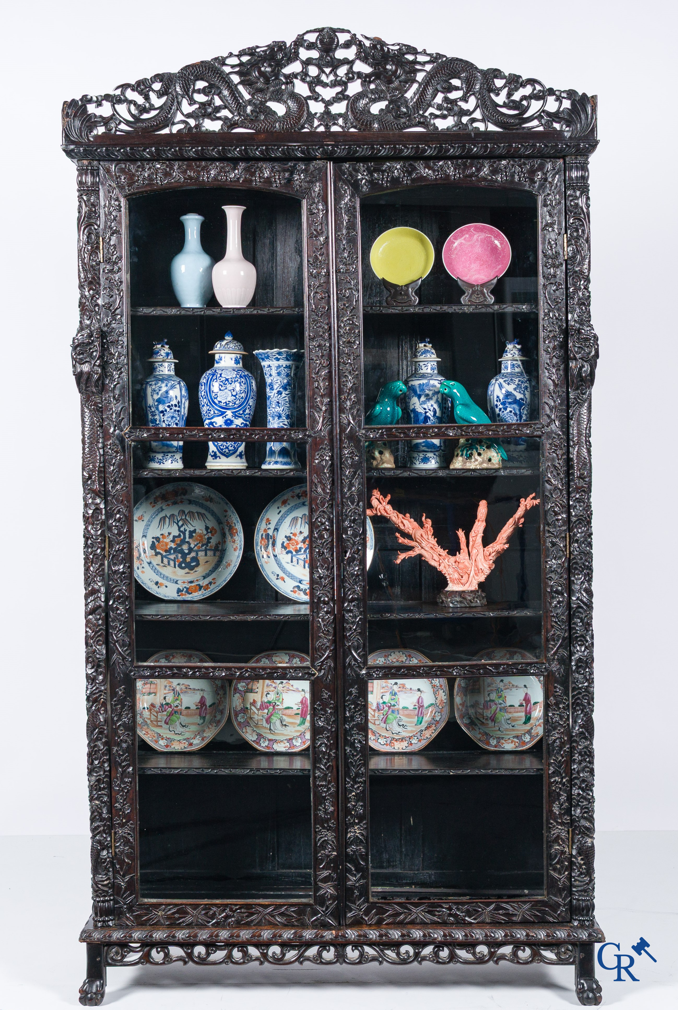 Asian Art, a 2-door display cabinet in finely carved Chinese hardwood. 19th century.
