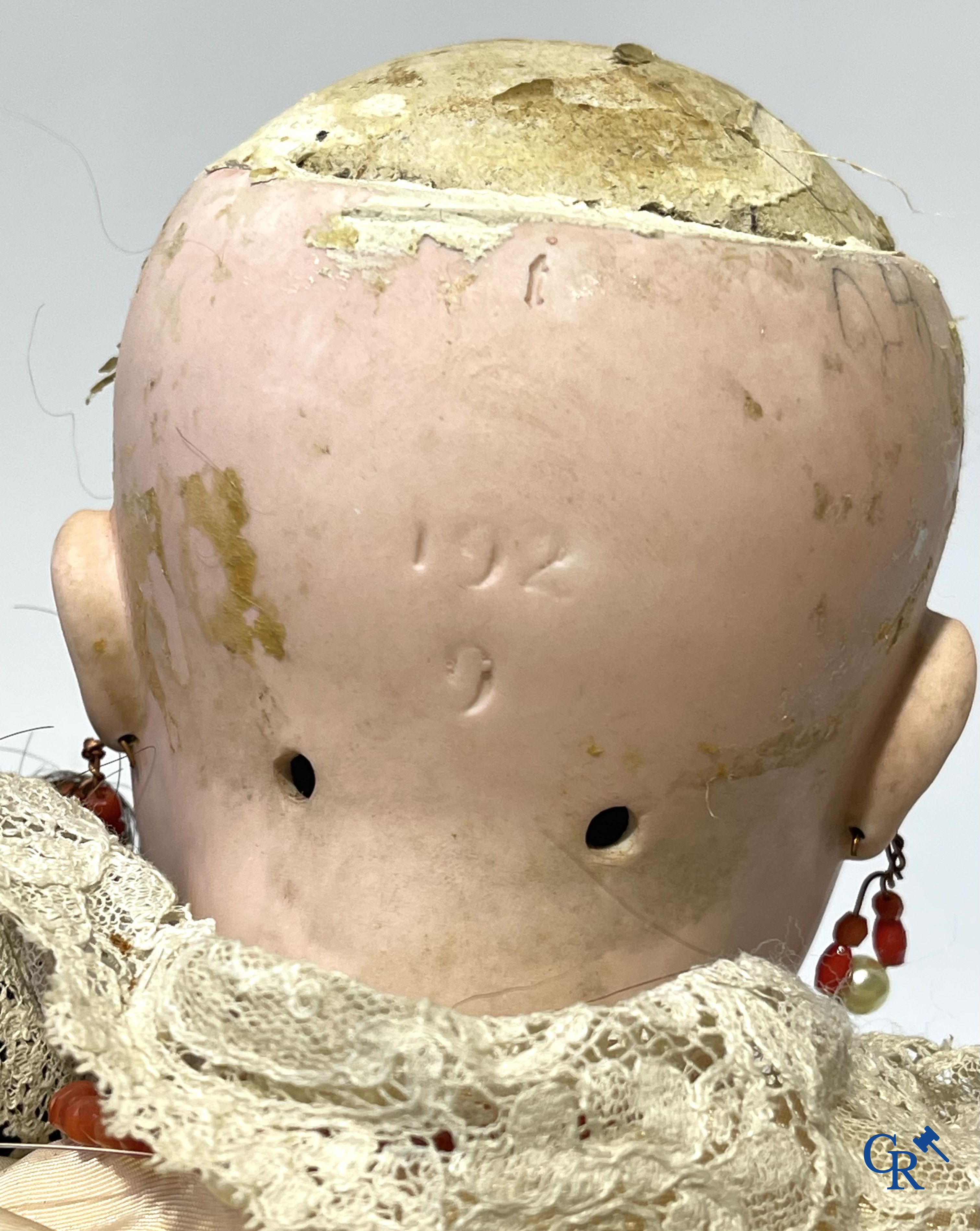 Old toys, a lot of 4 antique dolls with porcelain head, doll attributes, clothes and others.