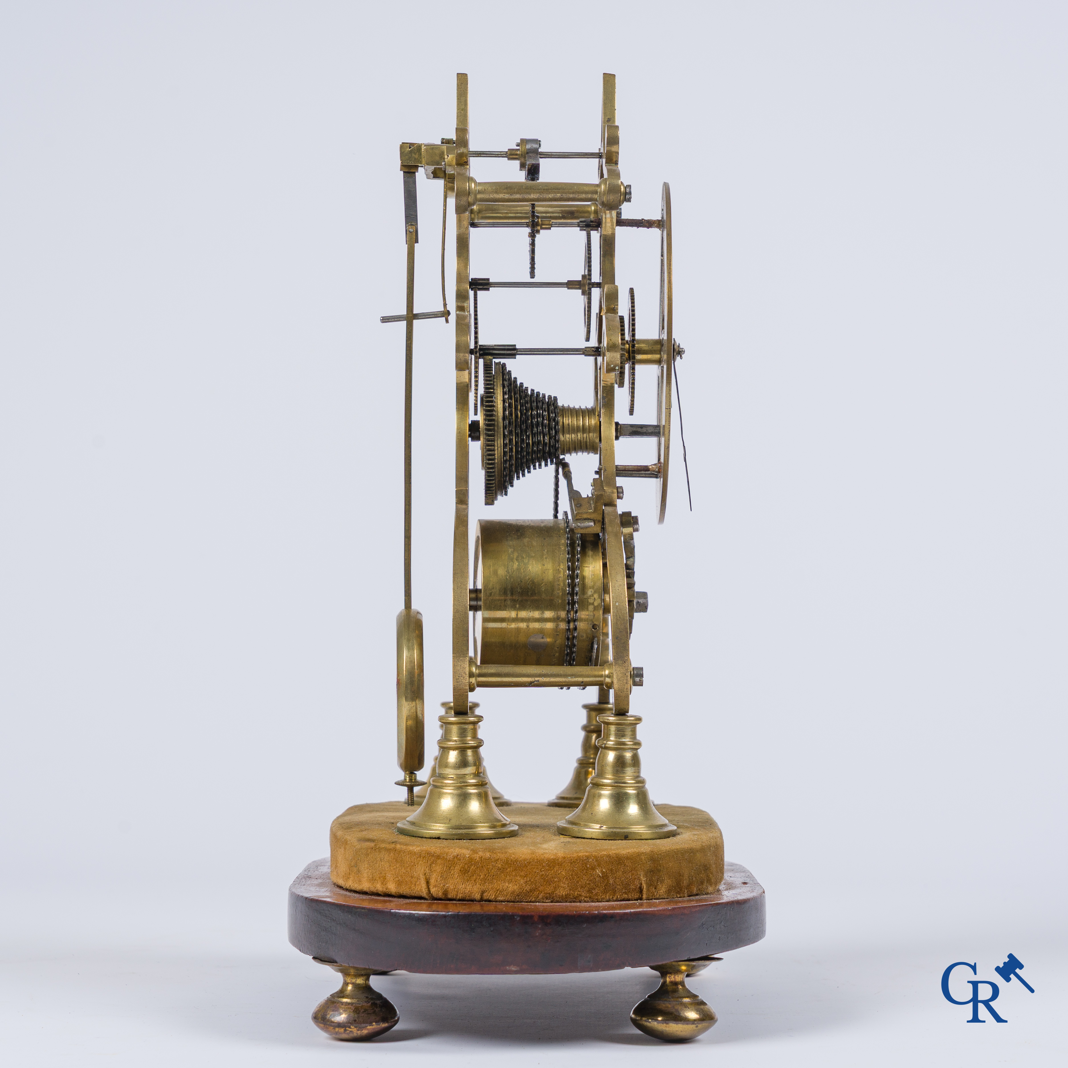 Klokken: Een antieke skeletklok. 18e-19e eeuw.