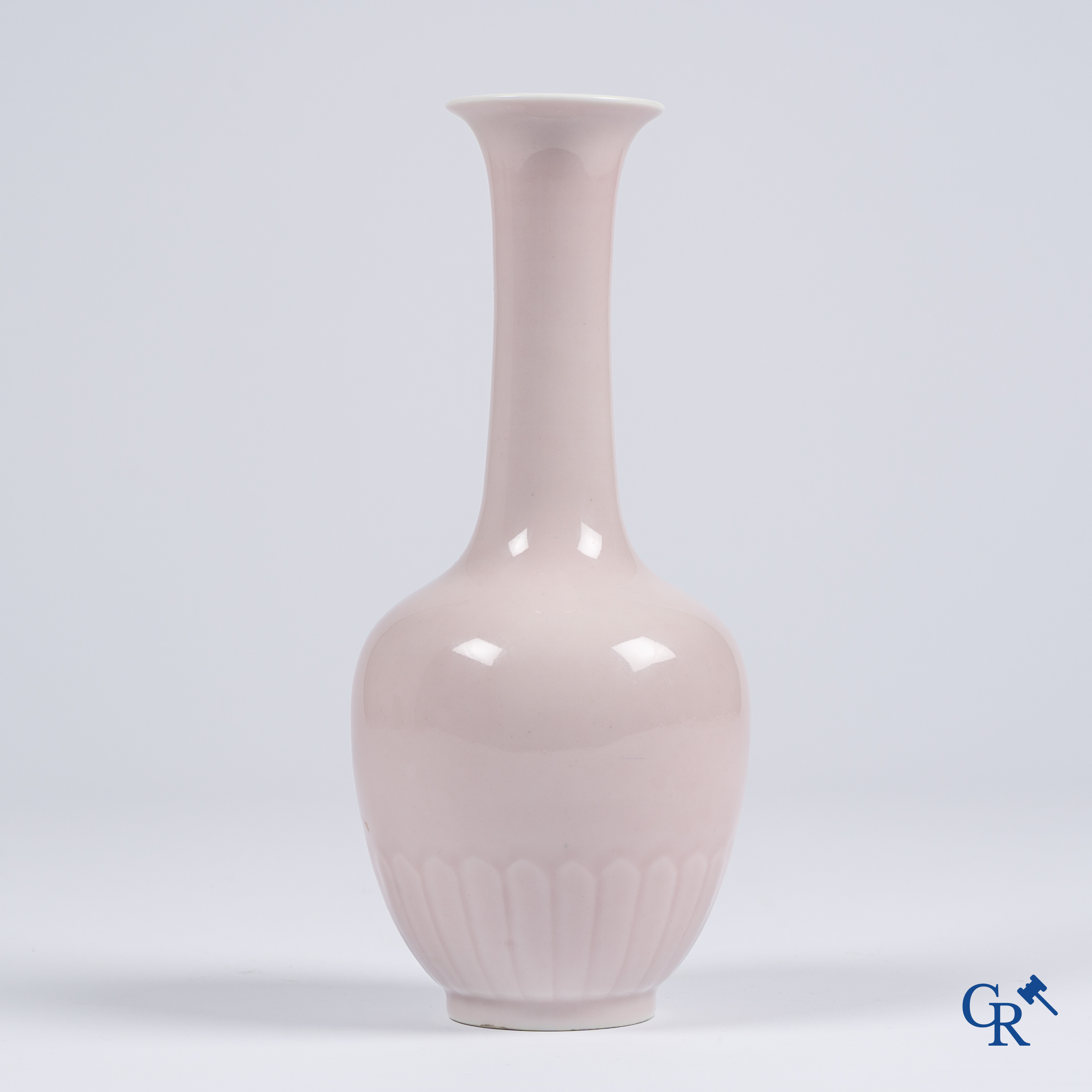 Asian Art, Chinese porcelain, a fine monochrome glazed Chinese vase. Kangxi mark. 19th century.