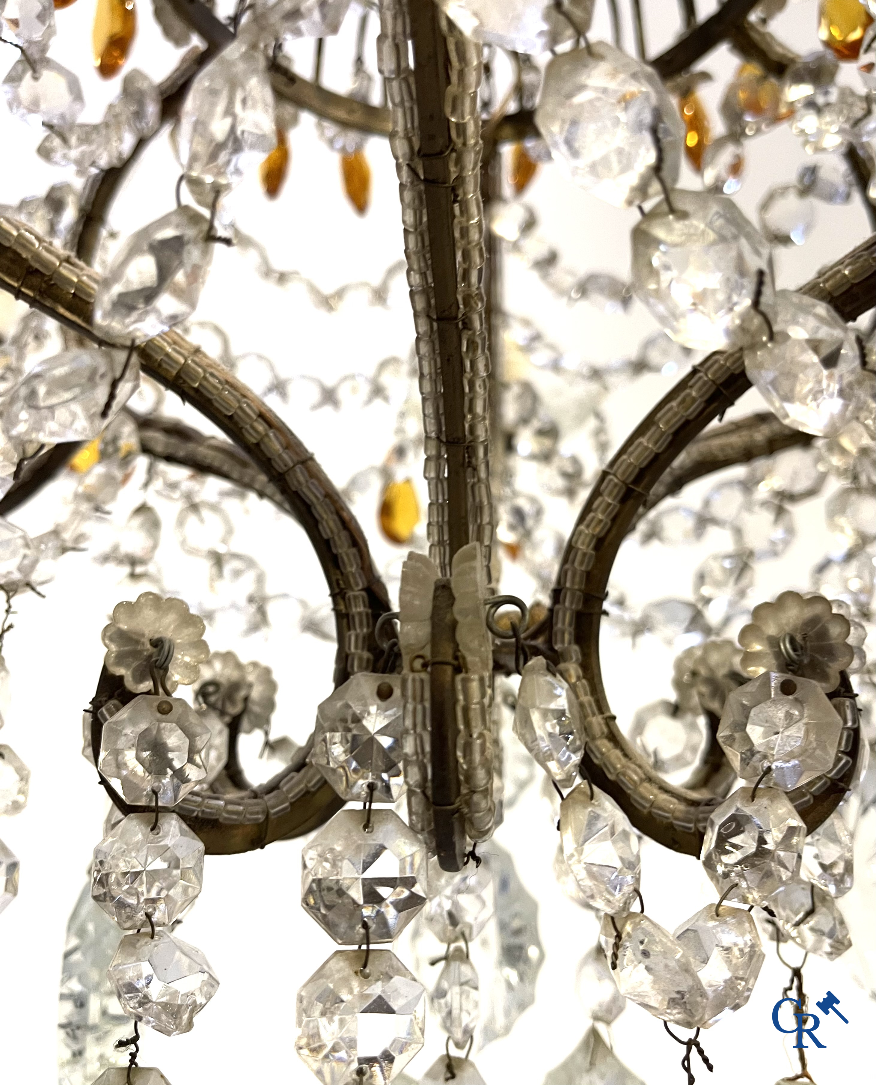 A large chandelier in crystal with double pearls on the frame.