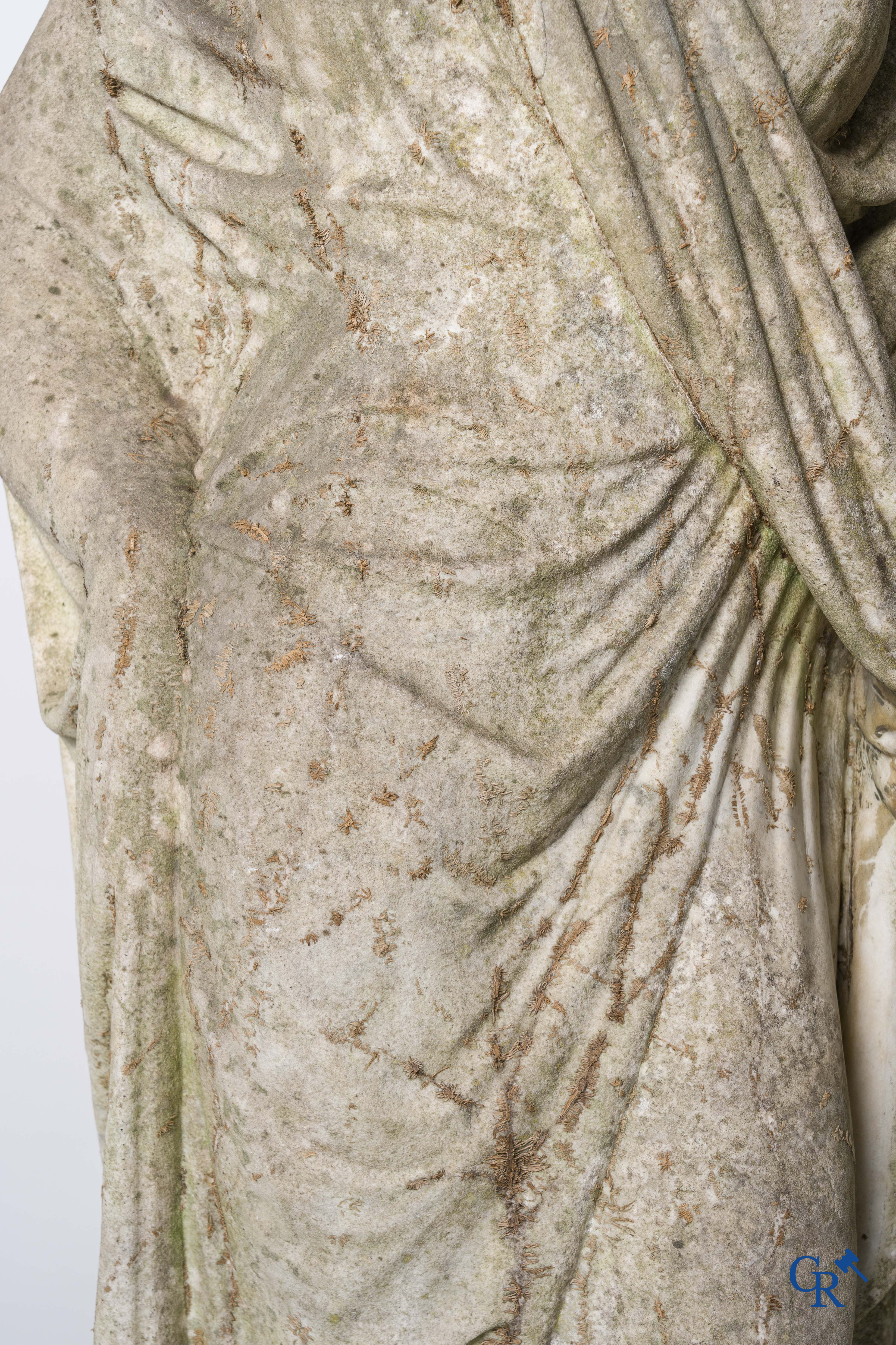 2 Imposing sculptures in carved marble. The Roman goddess Cerès and the Greek god Asklepios. Circa 1700-1750.