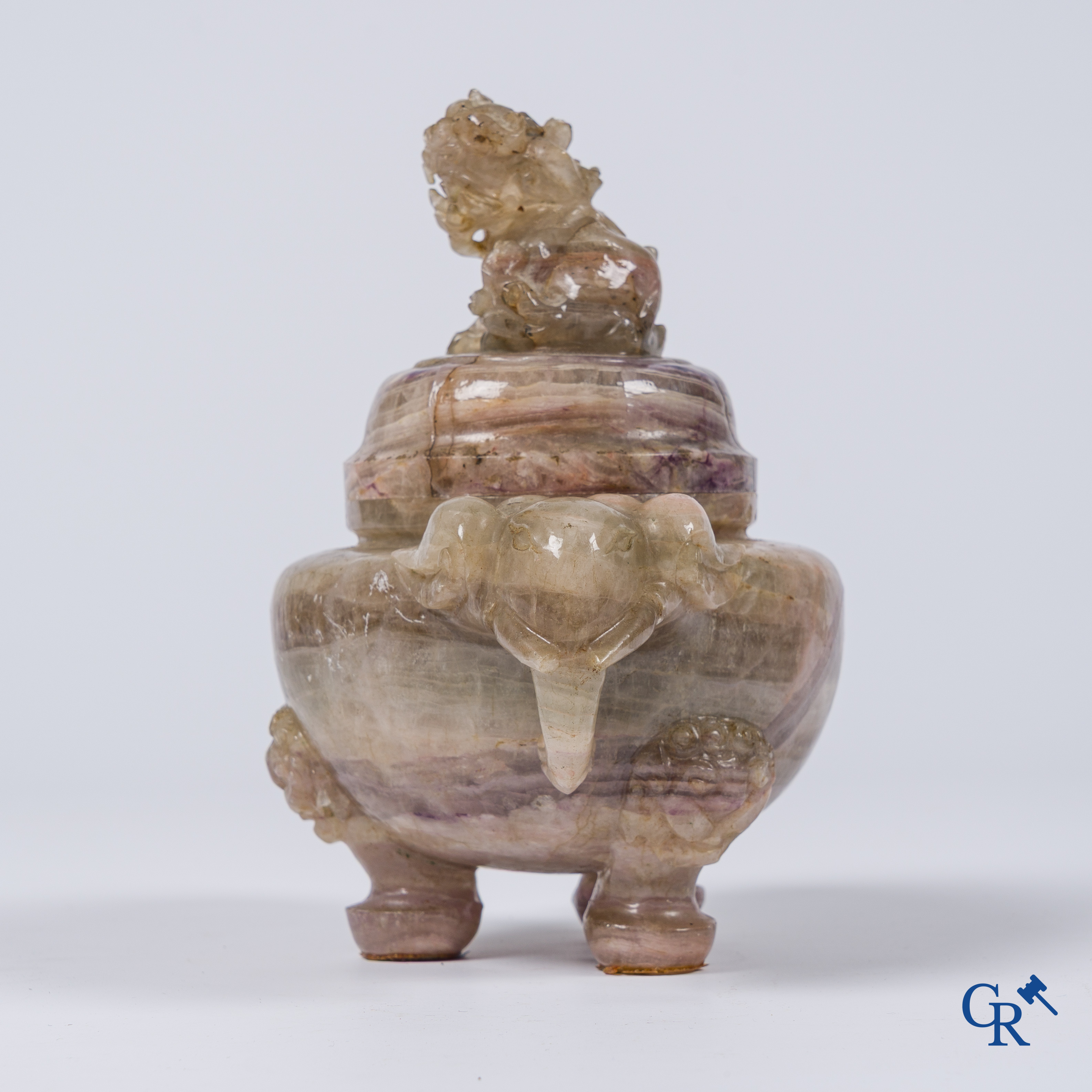 Asian Art. A Chinese three-legged incense burner with lid in Spath Fluor. 19th century.