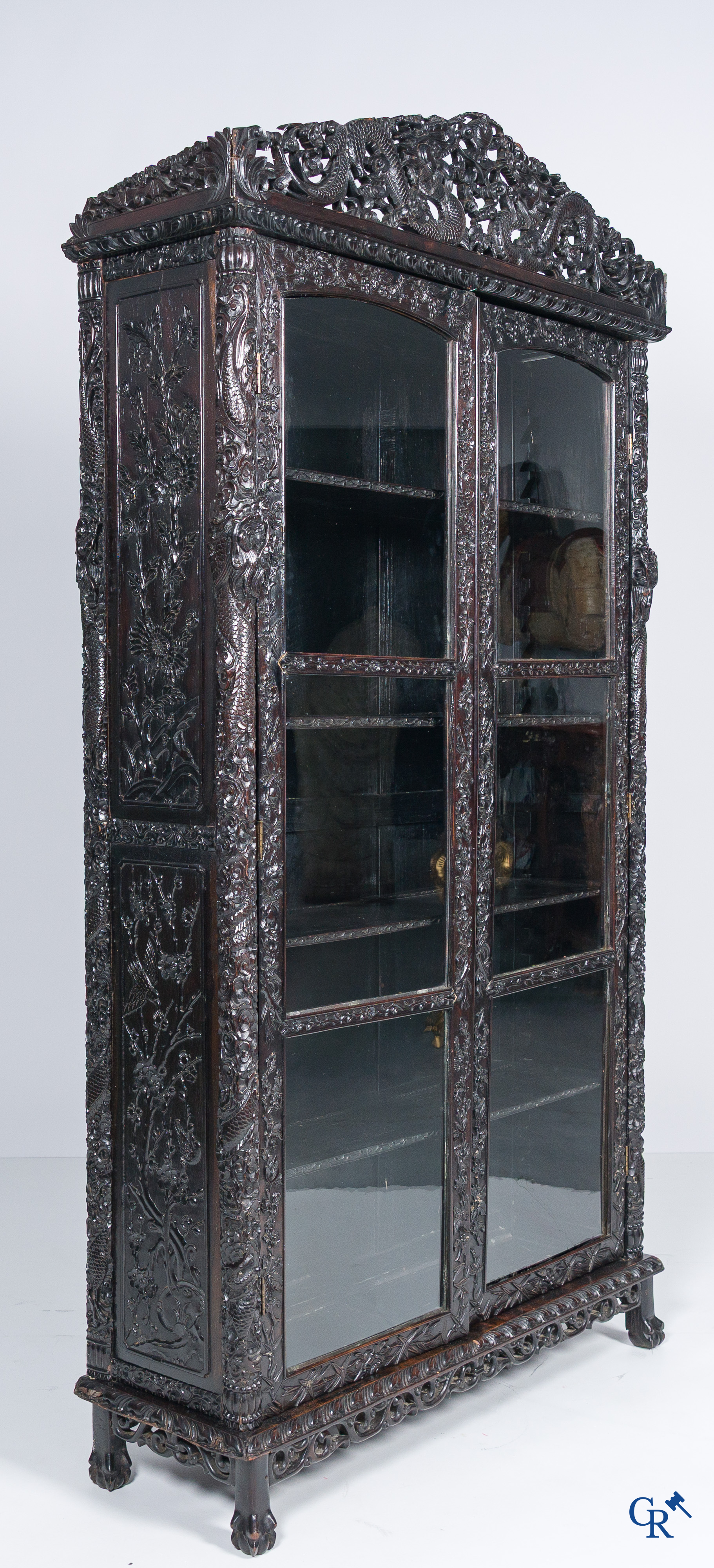 Asian Art, a 2-door display cabinet in finely carved Chinese hardwood. 19th century.