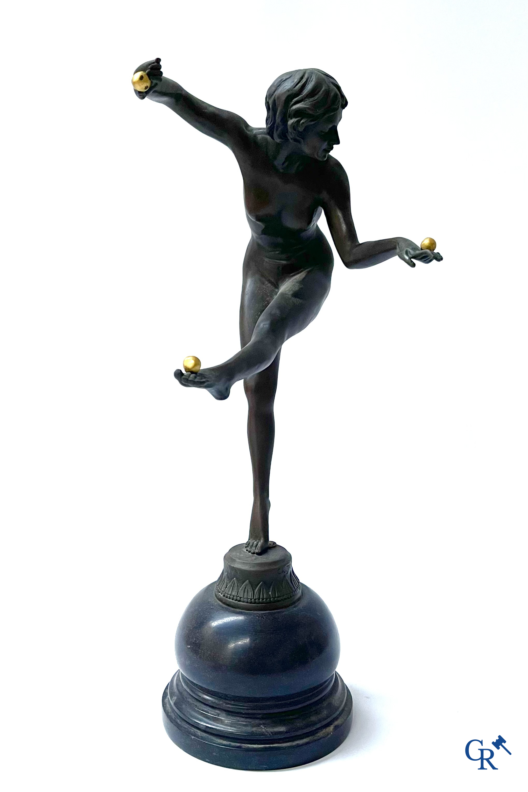 Une danseuse Art Déco d'après Colinet en bronze et marbre. A titre posthume. Bronze garanti J.B. déposée. XXème siècle.