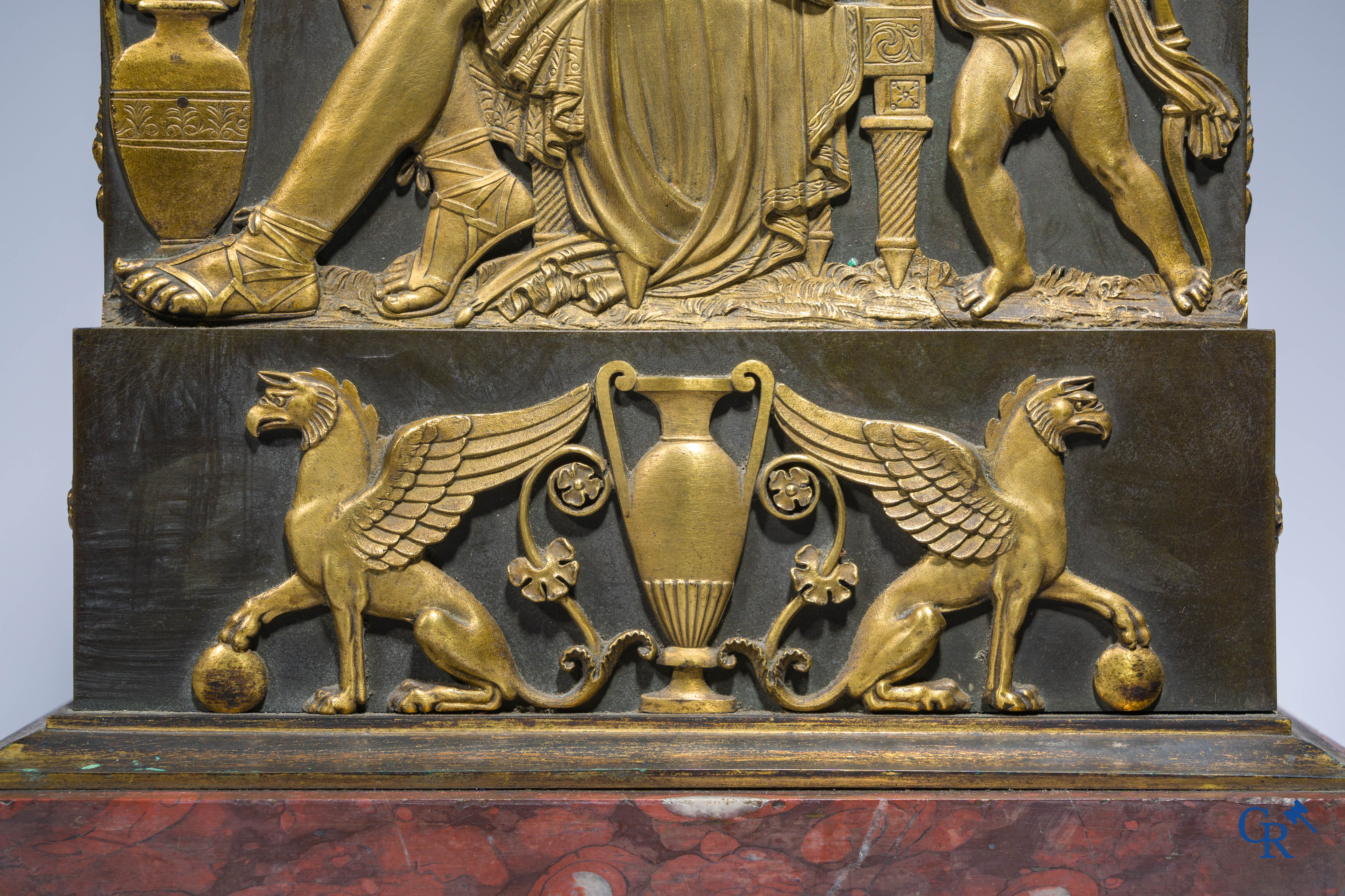 Claude Galle, Rue Vivienne à Paris. Pendule borne "Anacréon" en bronze doré et patiné. Empire, vers 1806.