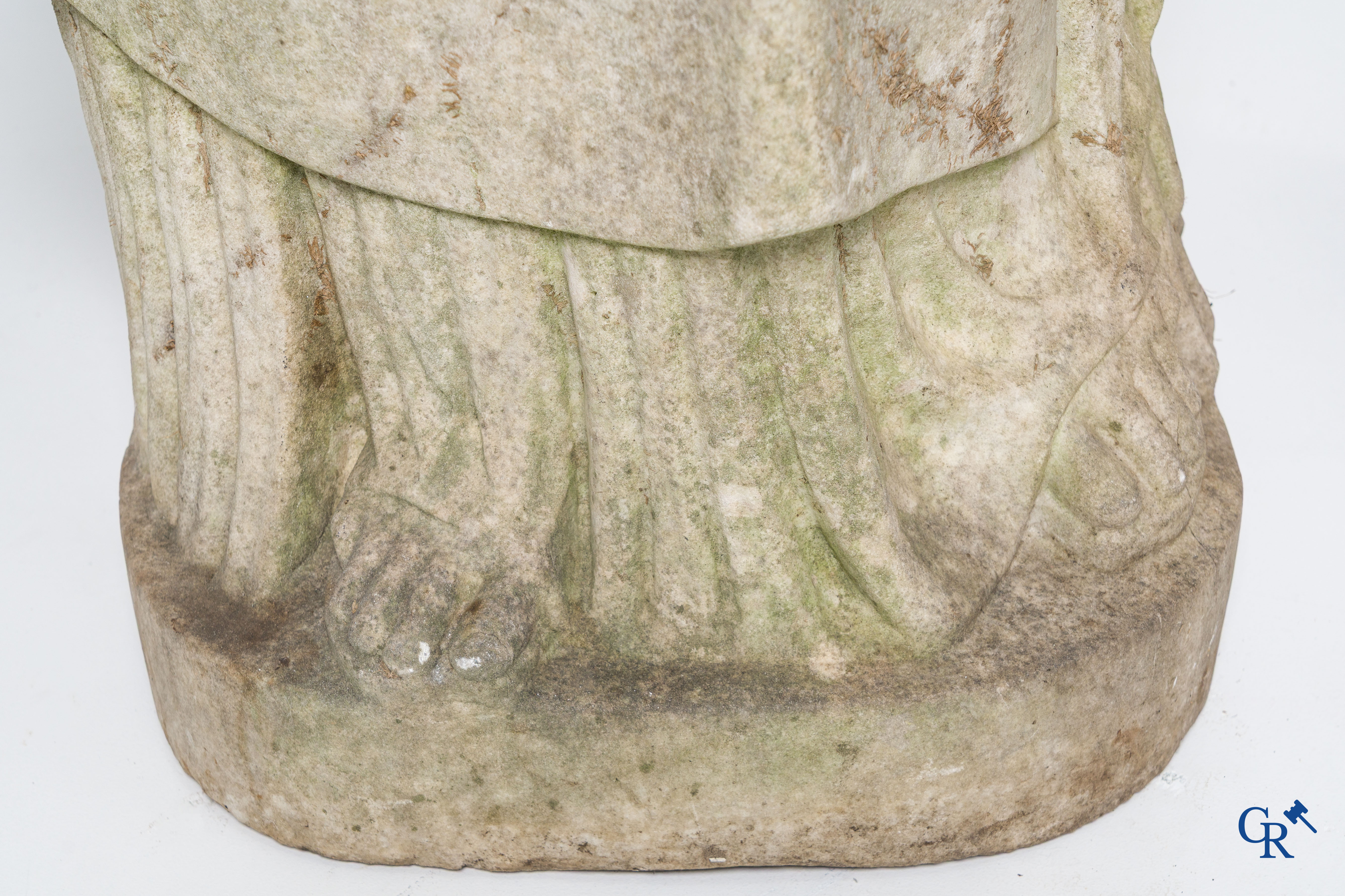 2 Imposing sculptures in carved marble. The Roman goddess Cerès and the Greek god Asklepios. Circa 1700-1750.