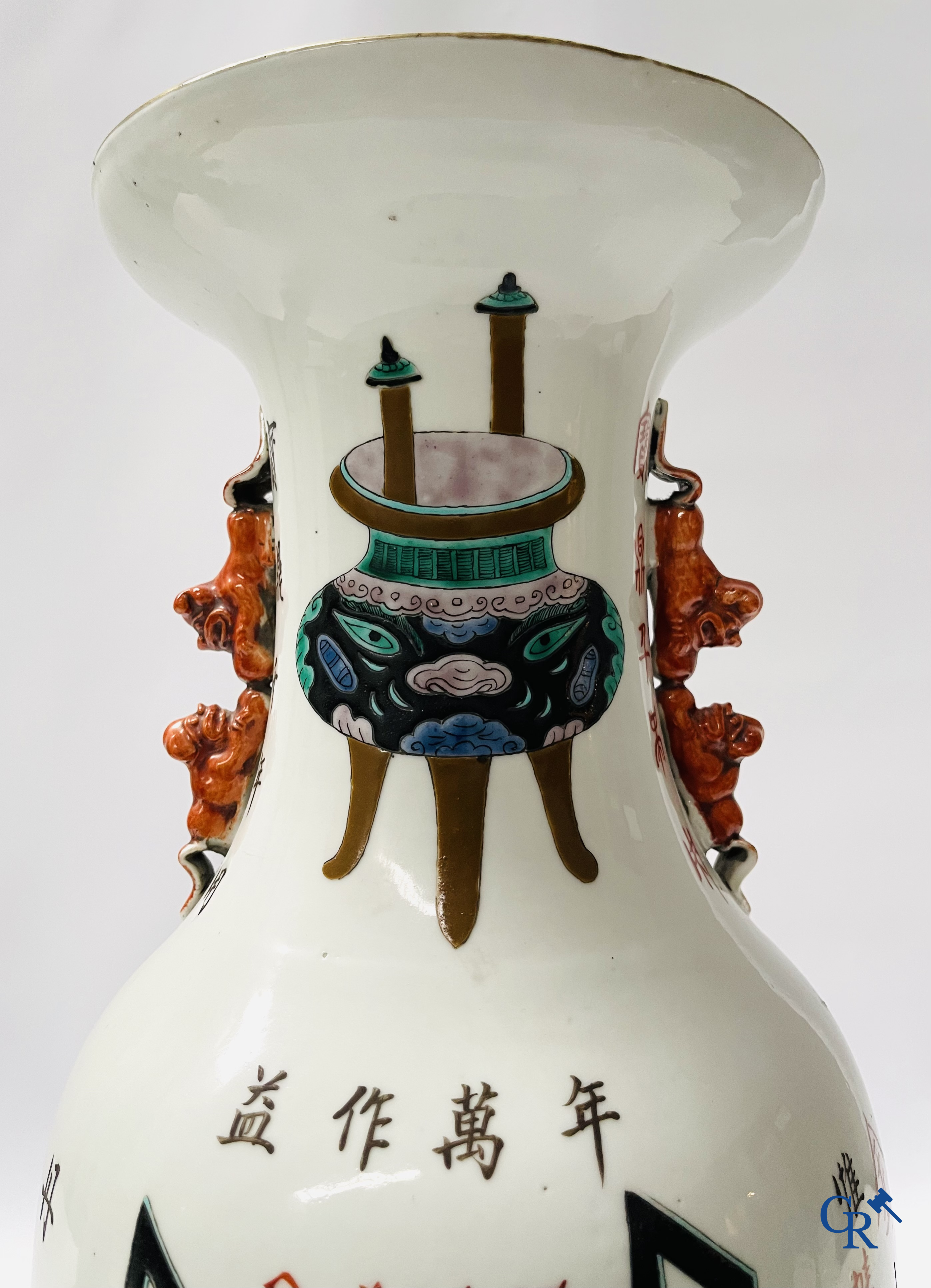 Asian Art, 2 Chinese famille rose vases decorated with antiques and a calligraphic text. 19th century.